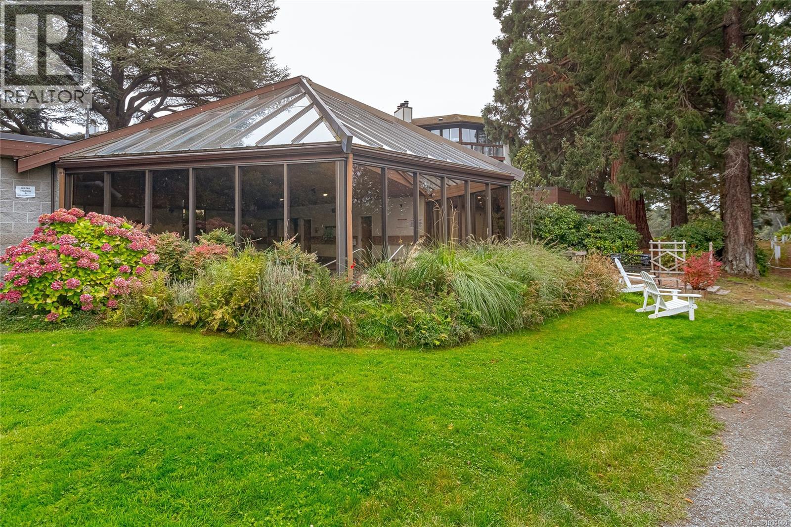 203 69 Gorge Road West, Saanich