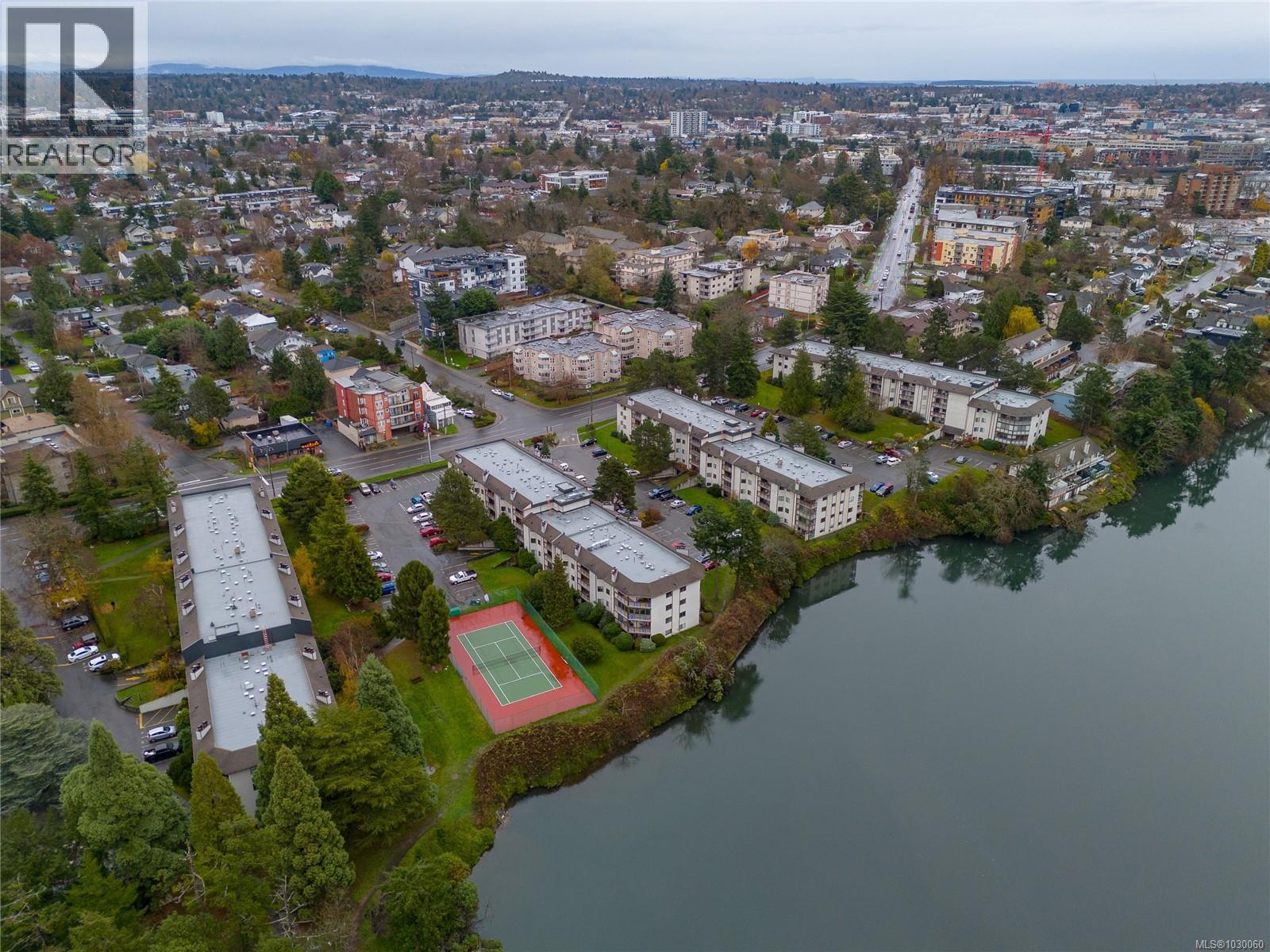 203 69 Gorge Road West, Saanich