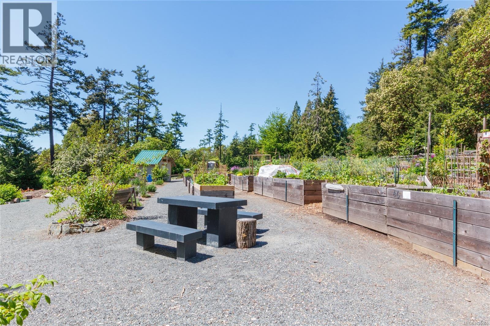 203 69 Gorge Road West, Saanich