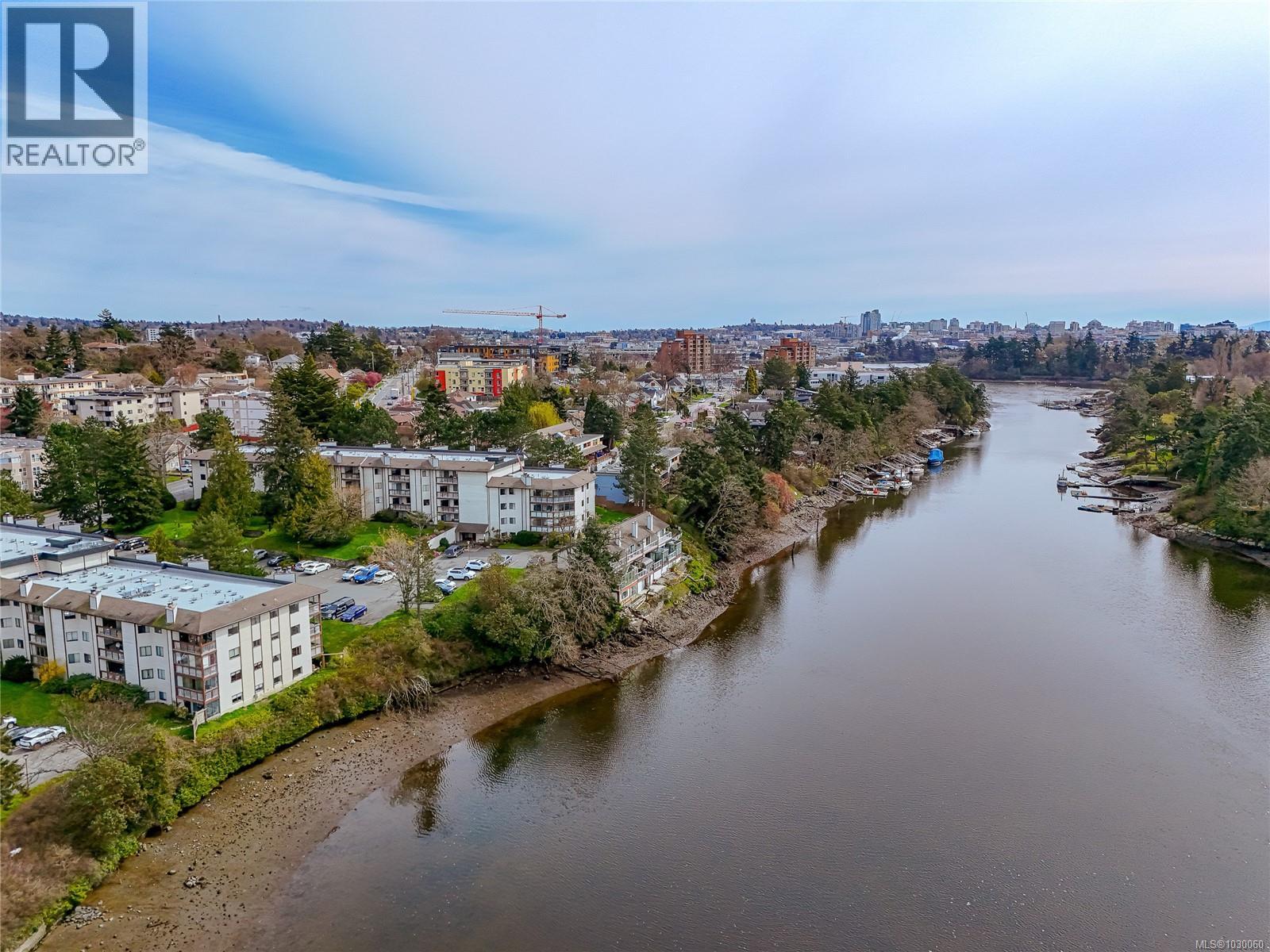 203 69 Gorge Road West, Saanich