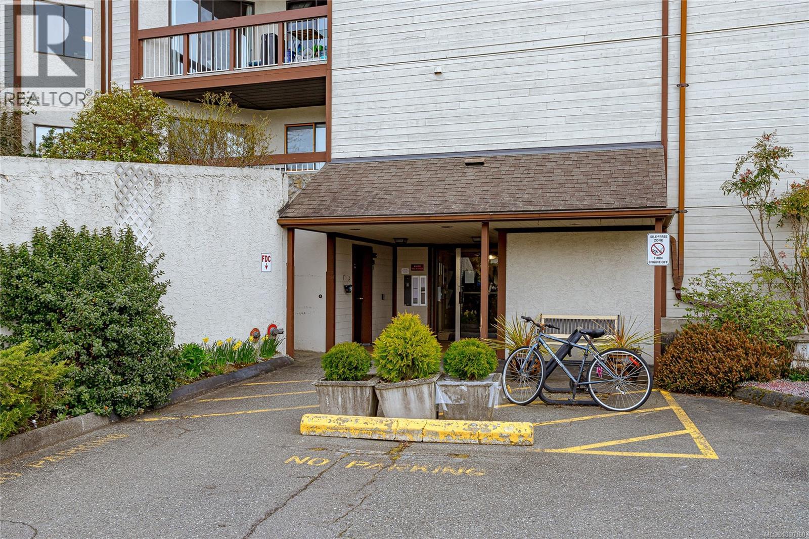 203 69 Gorge Road West, Saanich