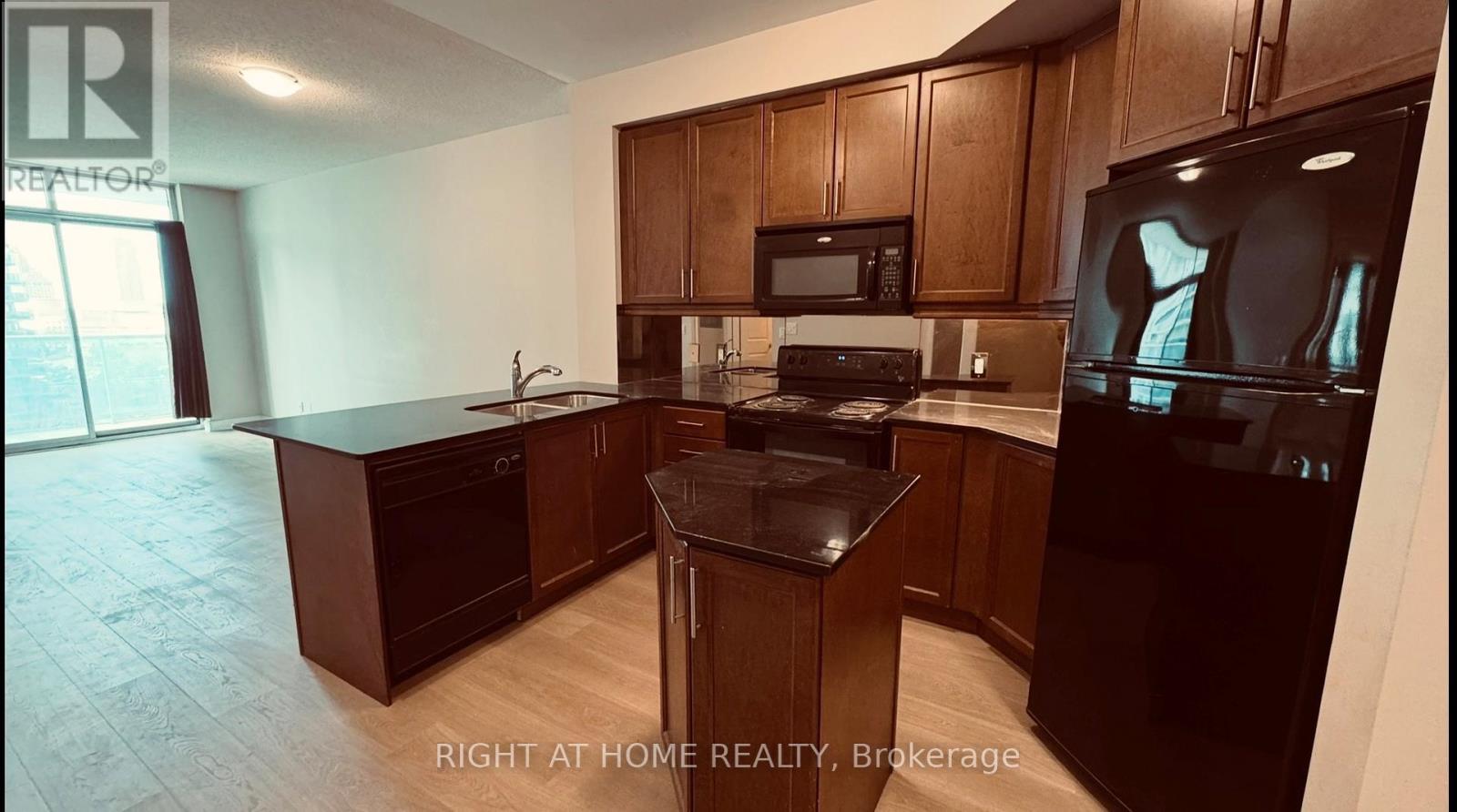 1007 - 90 ABSOLUTE AVENUE