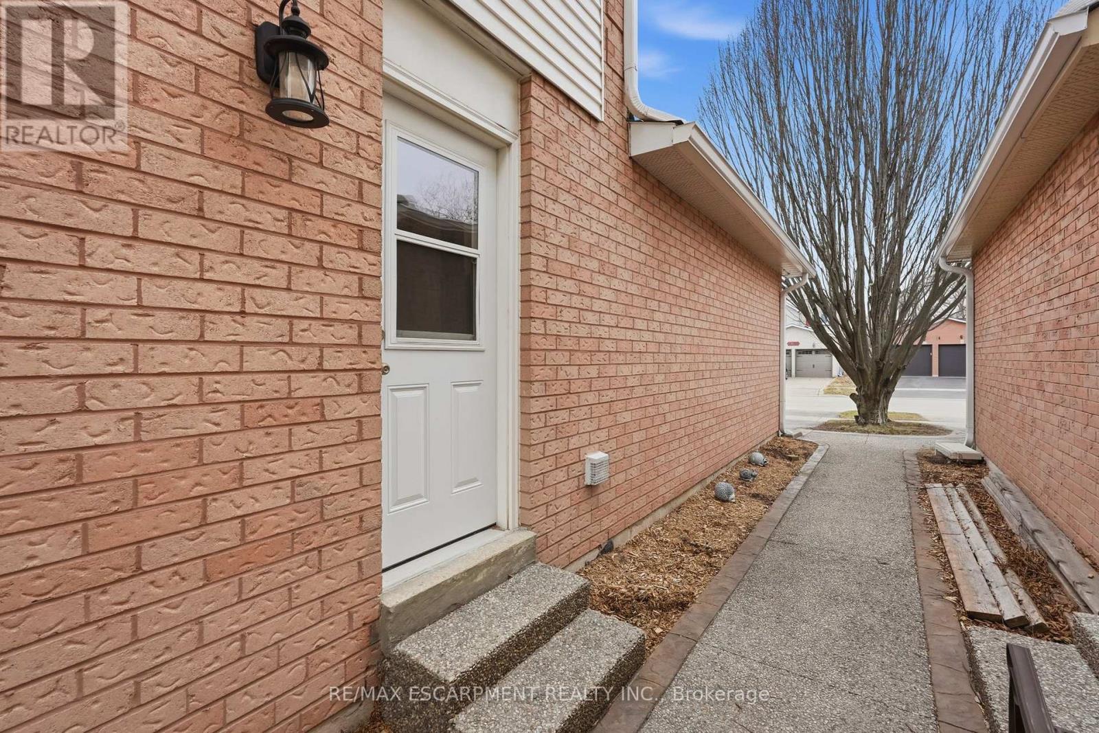 2493 NEWPORT STREET,Burlington (Headon),,