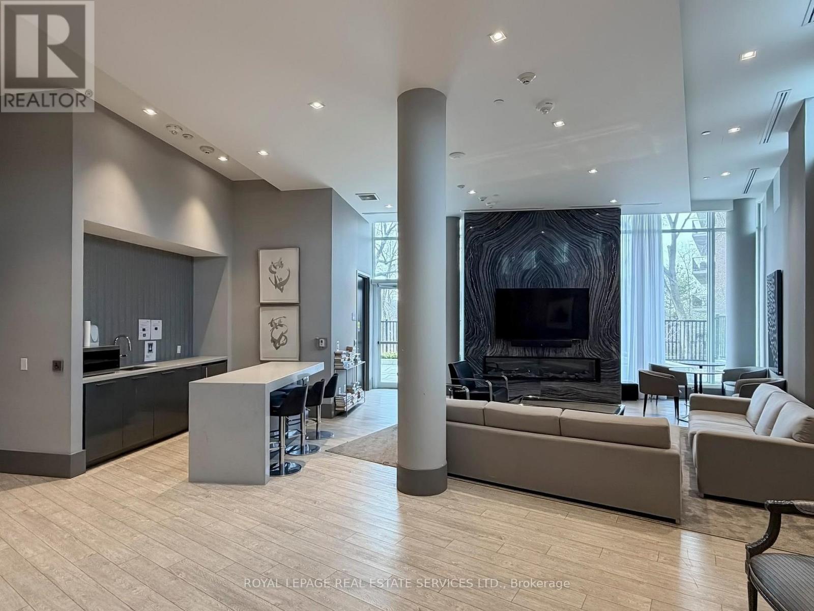 #1108 20 BRIN DRIVE - 32