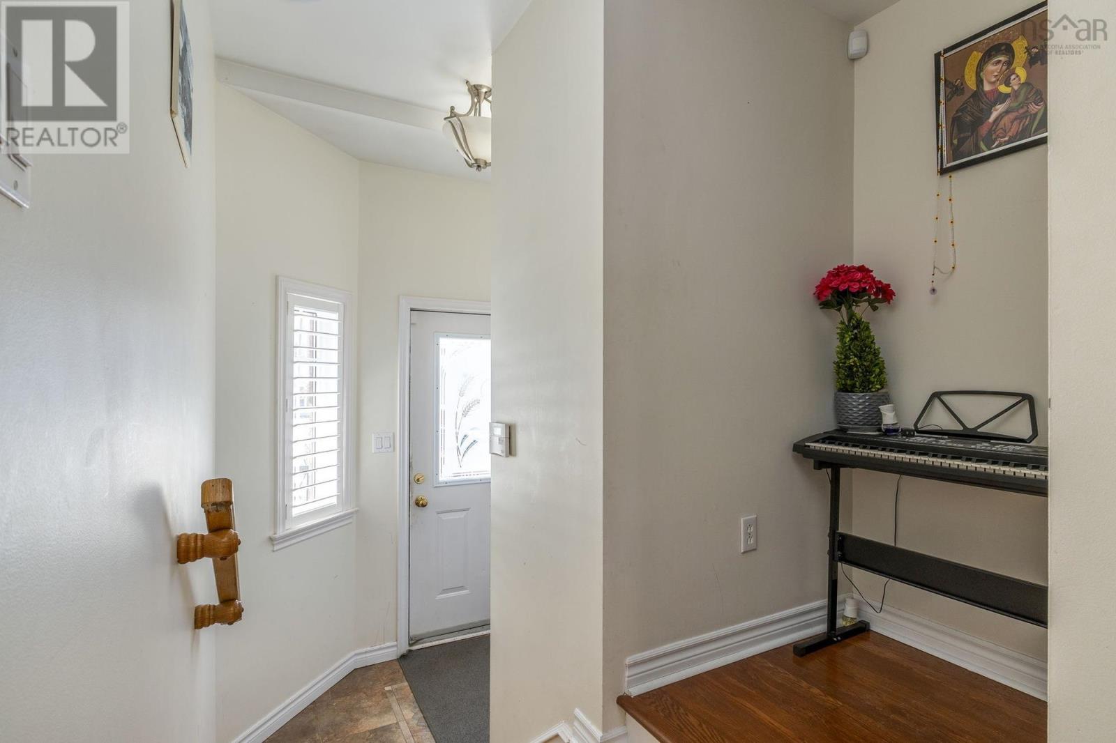 Property 45 of 50 of 68 Royal Masts Way