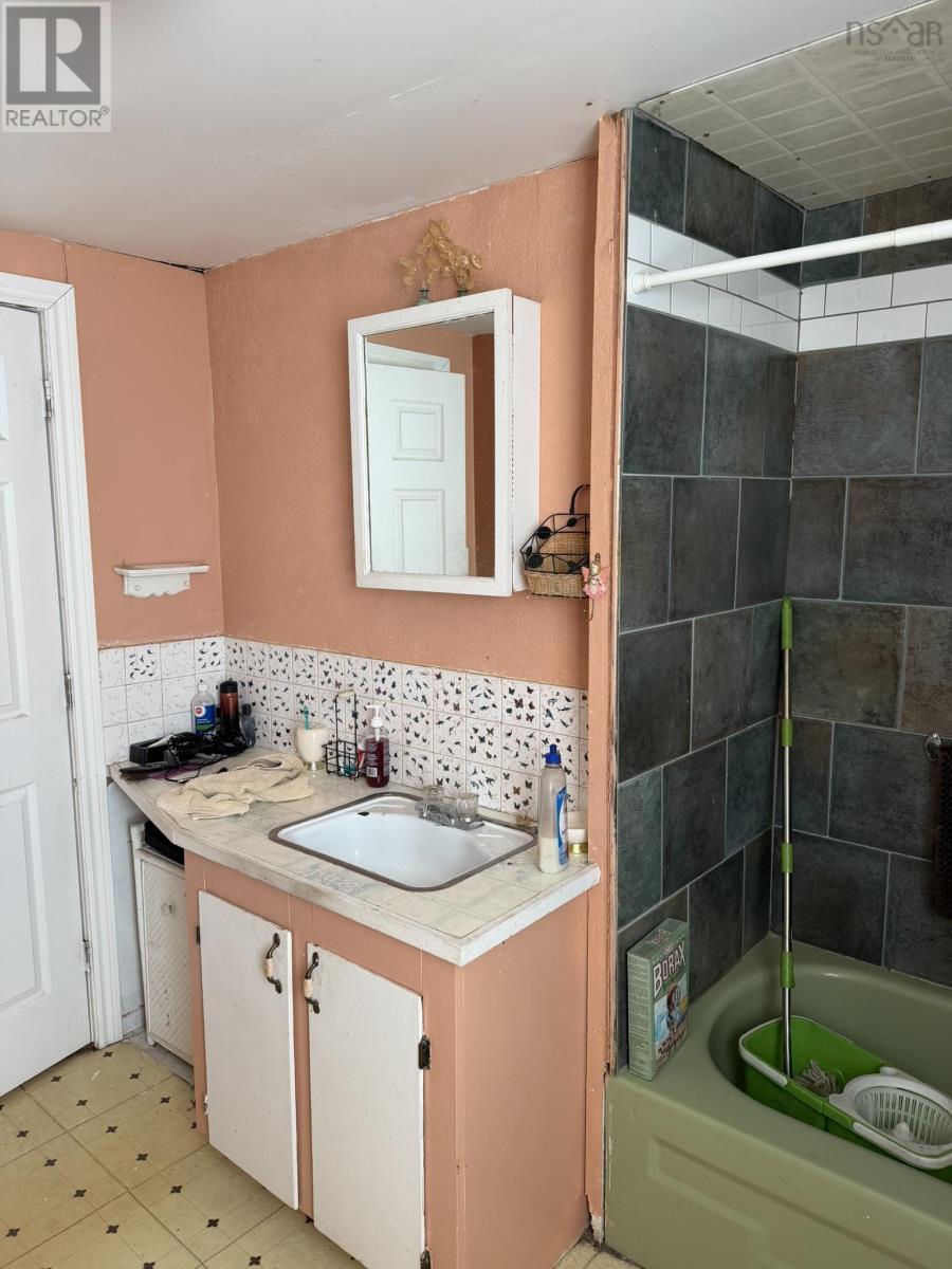 Property 16 of 23 of 1399 Woodville Road