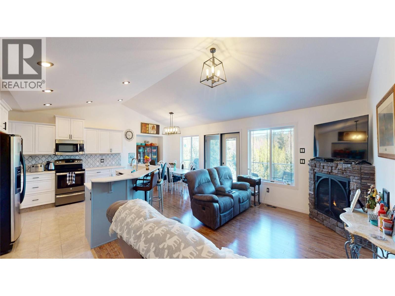 2926 Westview Road, Cranbrook