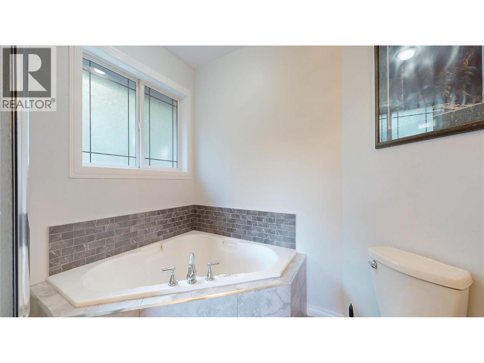 2926 Westview Road, Cranbrook