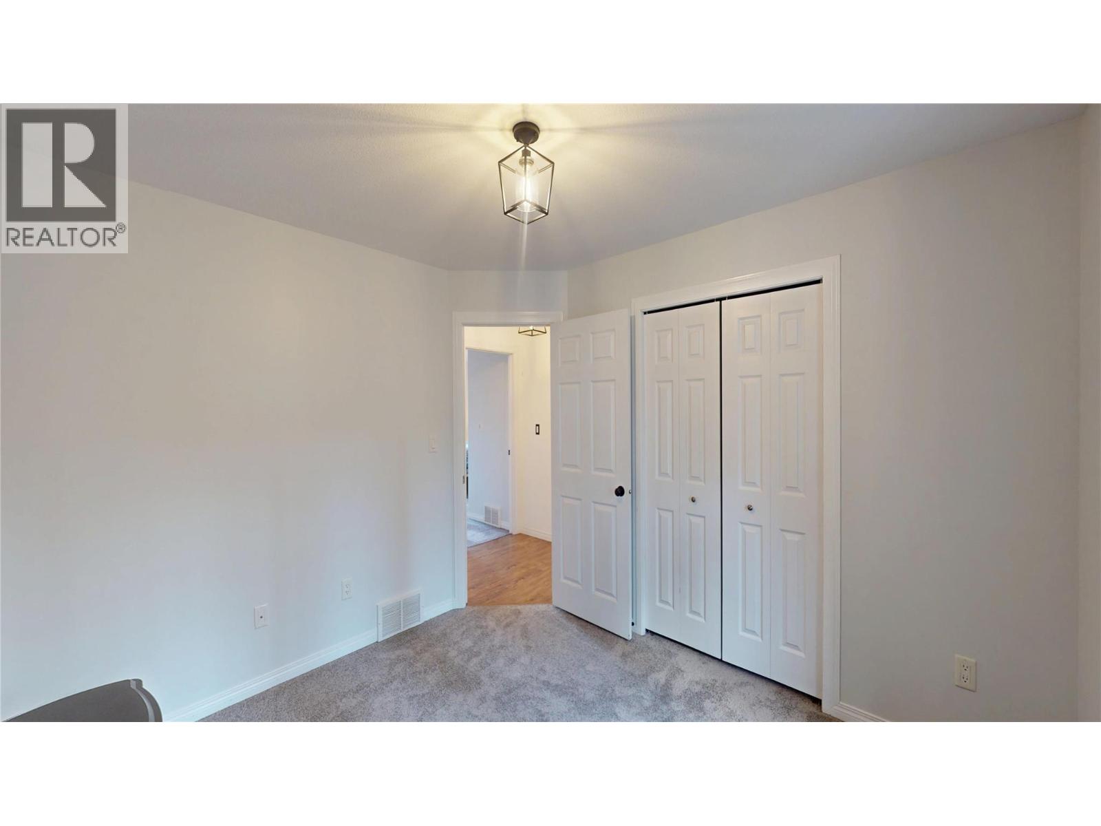 2926 Westview Road, Cranbrook