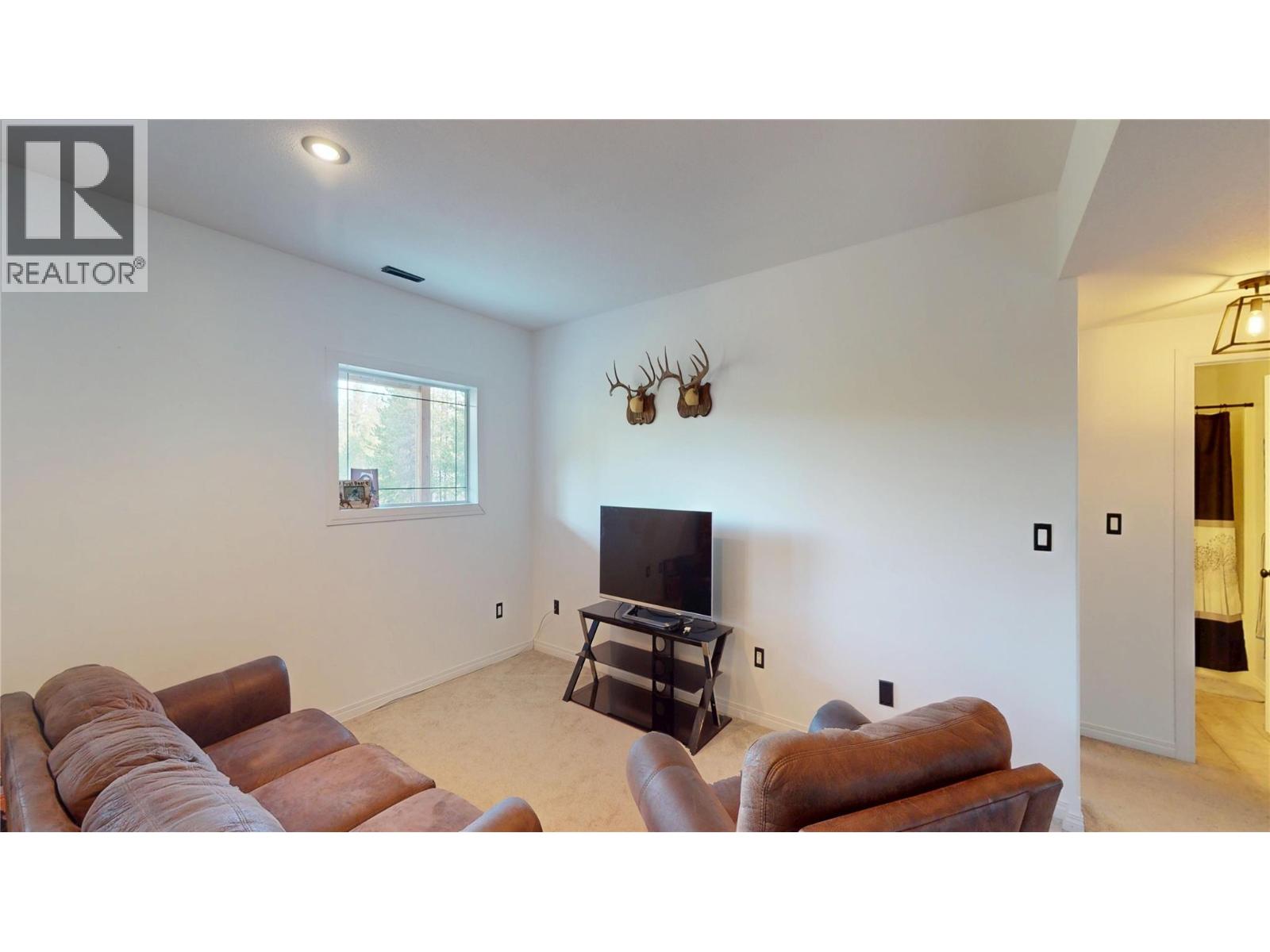 2926 Westview Road, Cranbrook