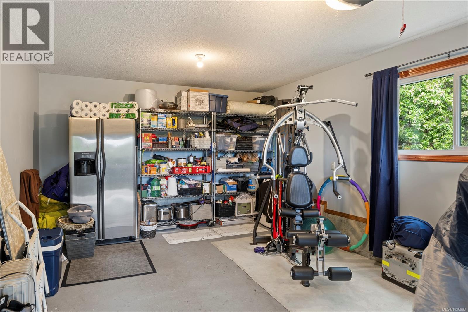 3141 SWALLOW CRES - 38