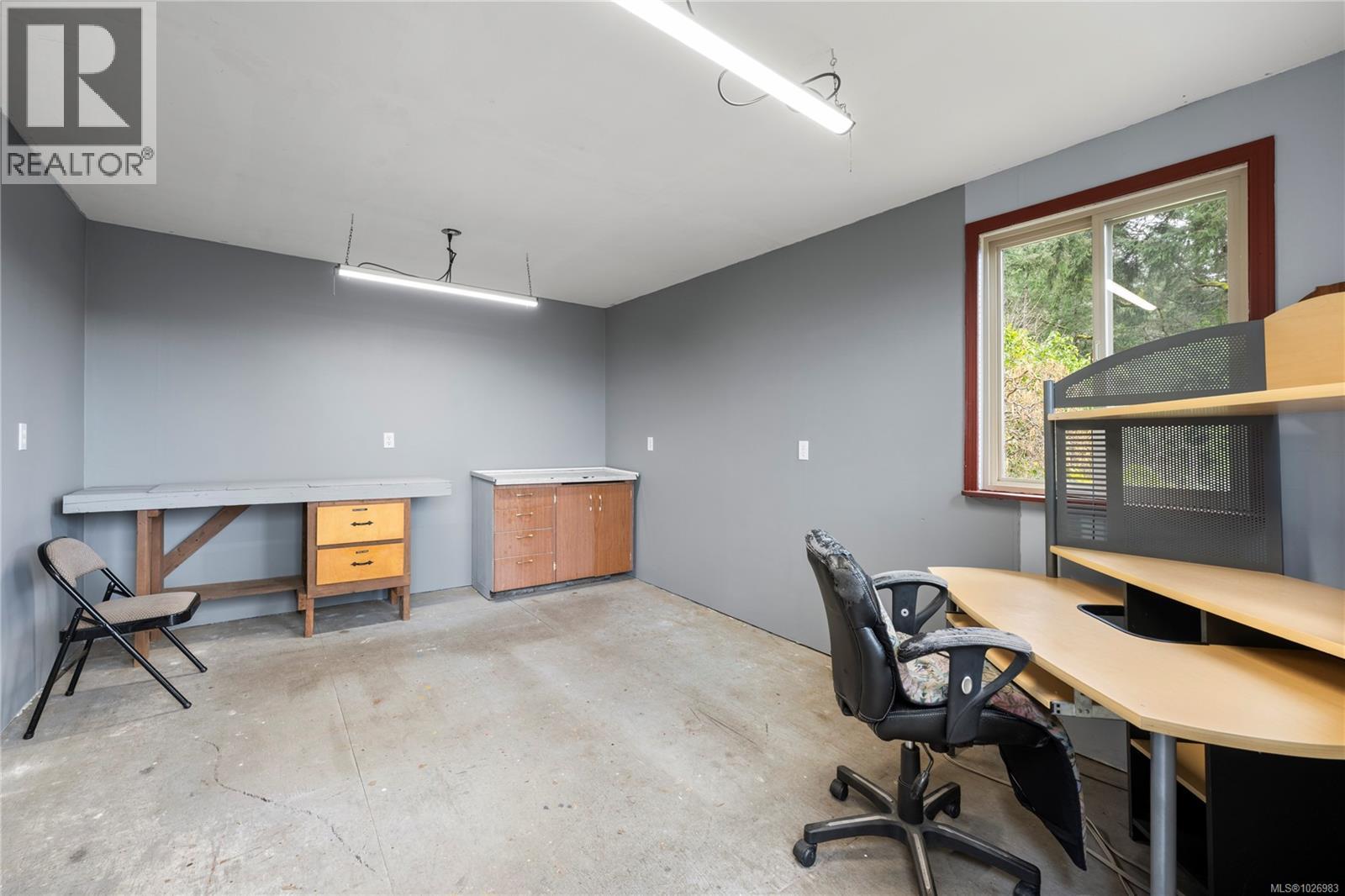 3141 SWALLOW CRES - 47