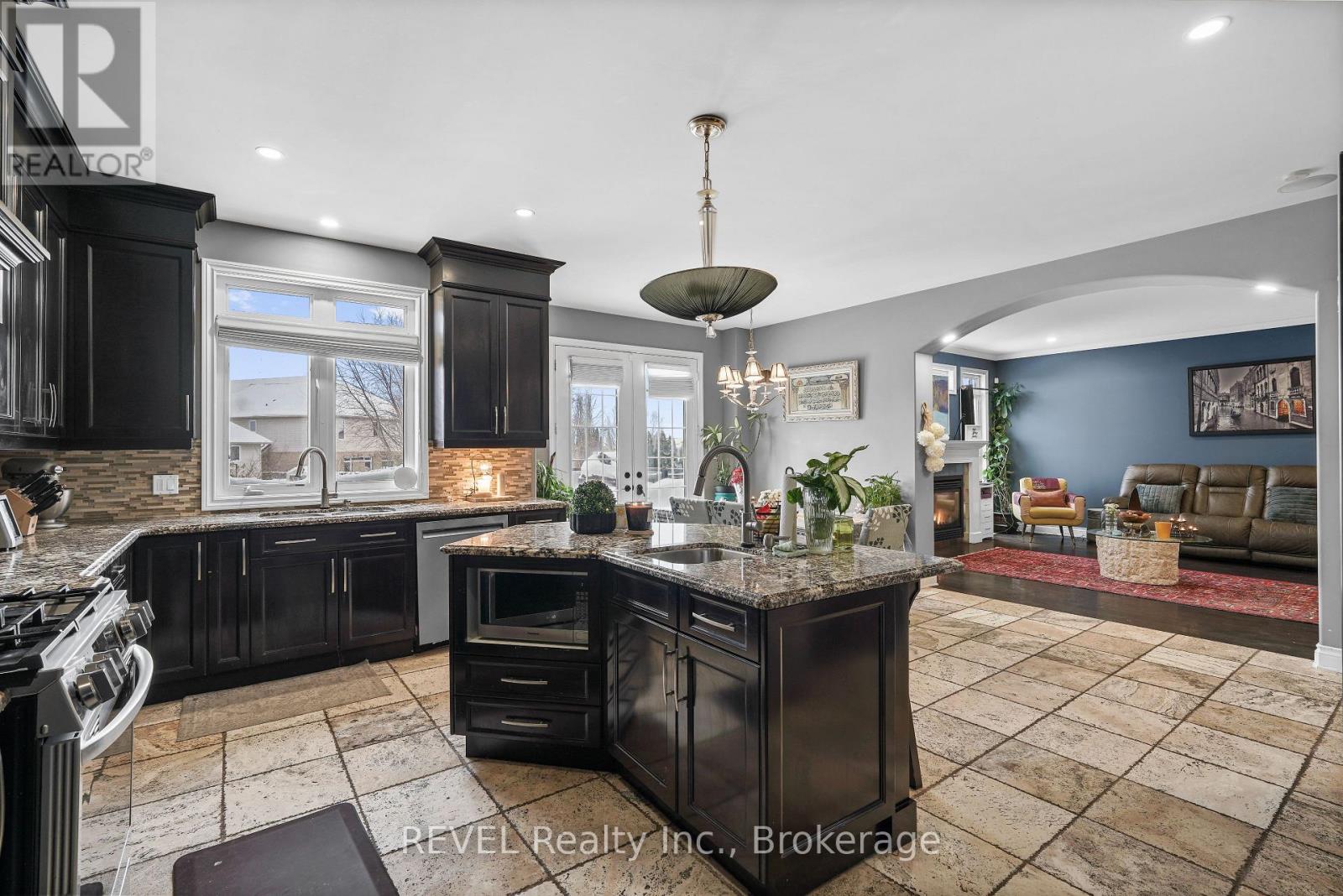 6600 RICHARD CRESCENT - 20