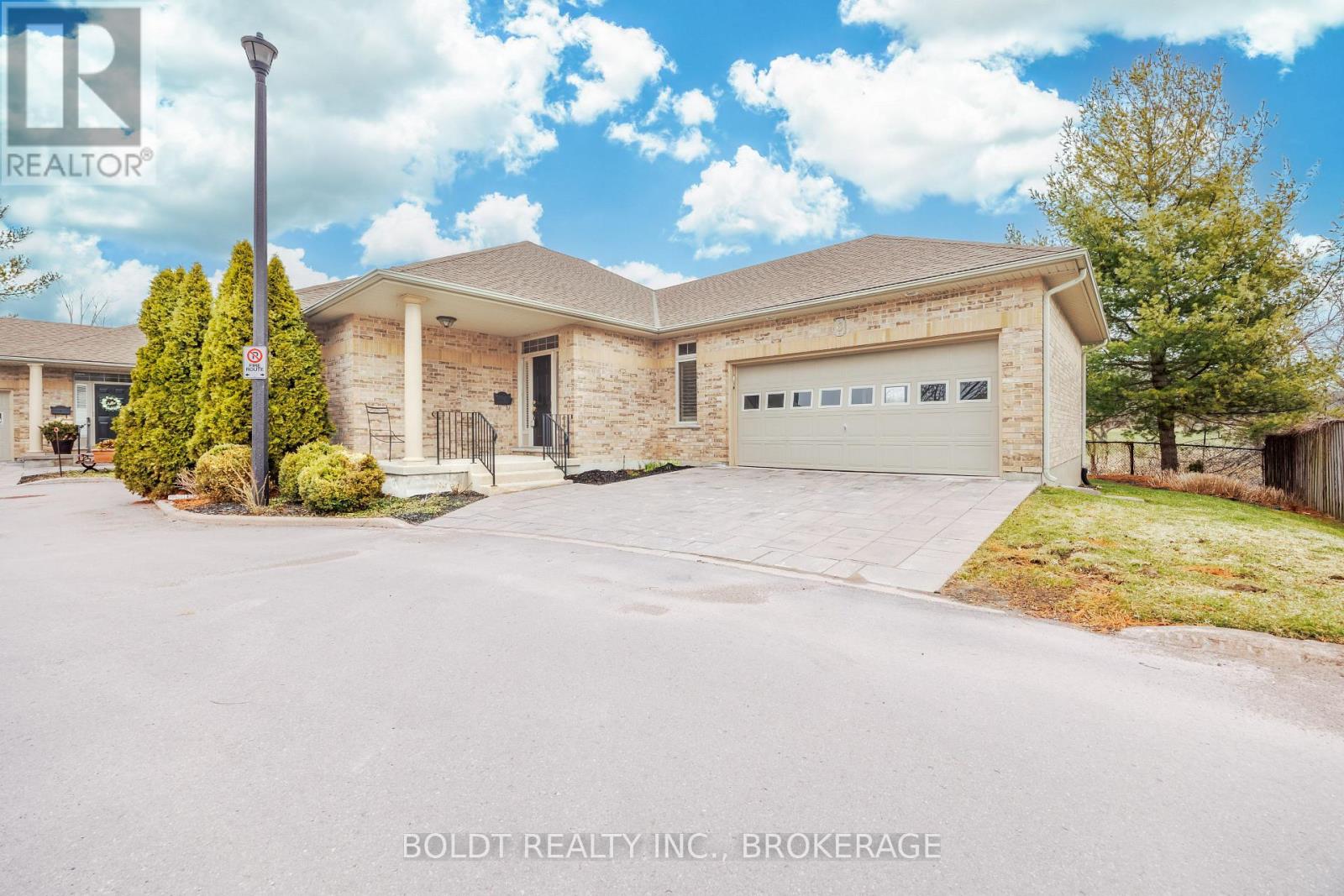 6 - 139 GLENDALE AVENUE