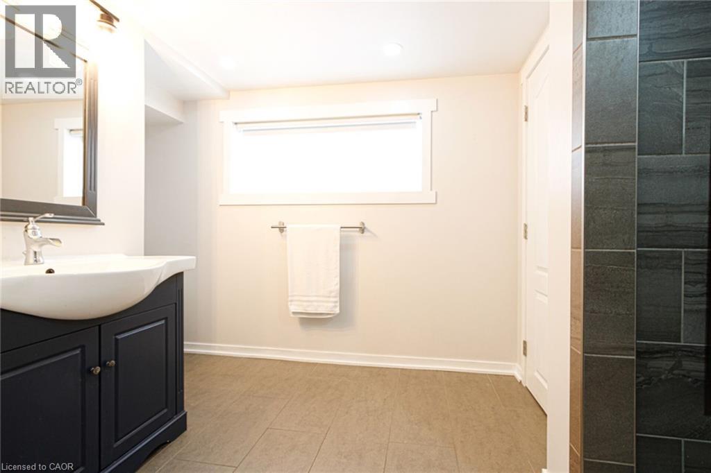 626 CAPE Avenue, Burlington, Ontario