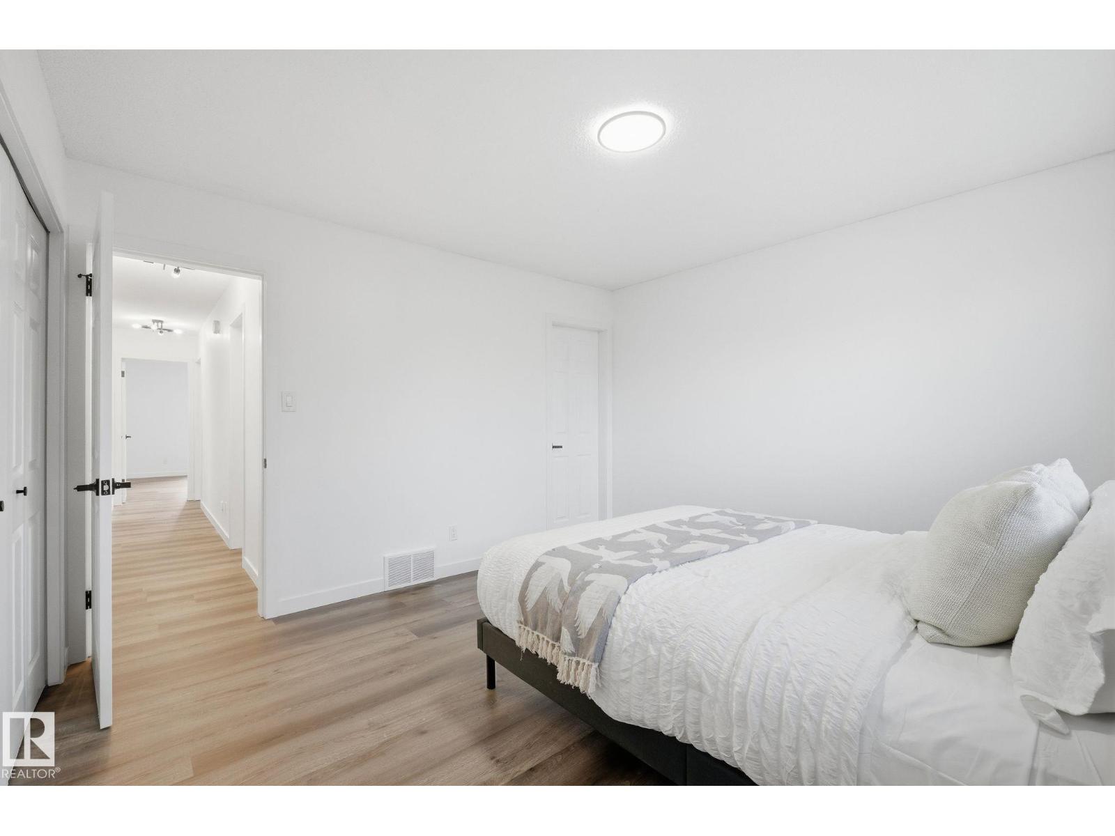 2722 104A ST NW - 20