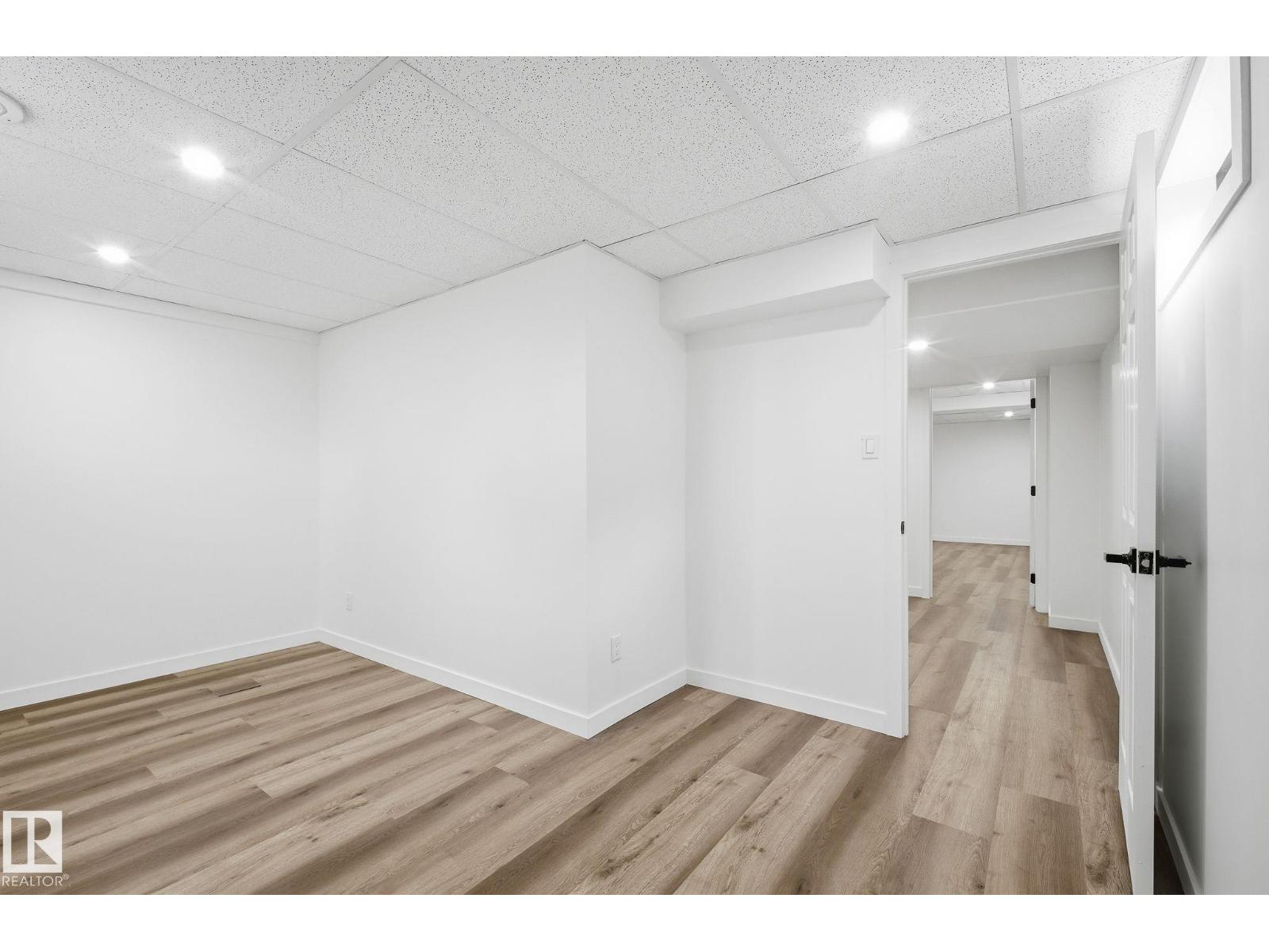 2722 104A ST NW - 41
