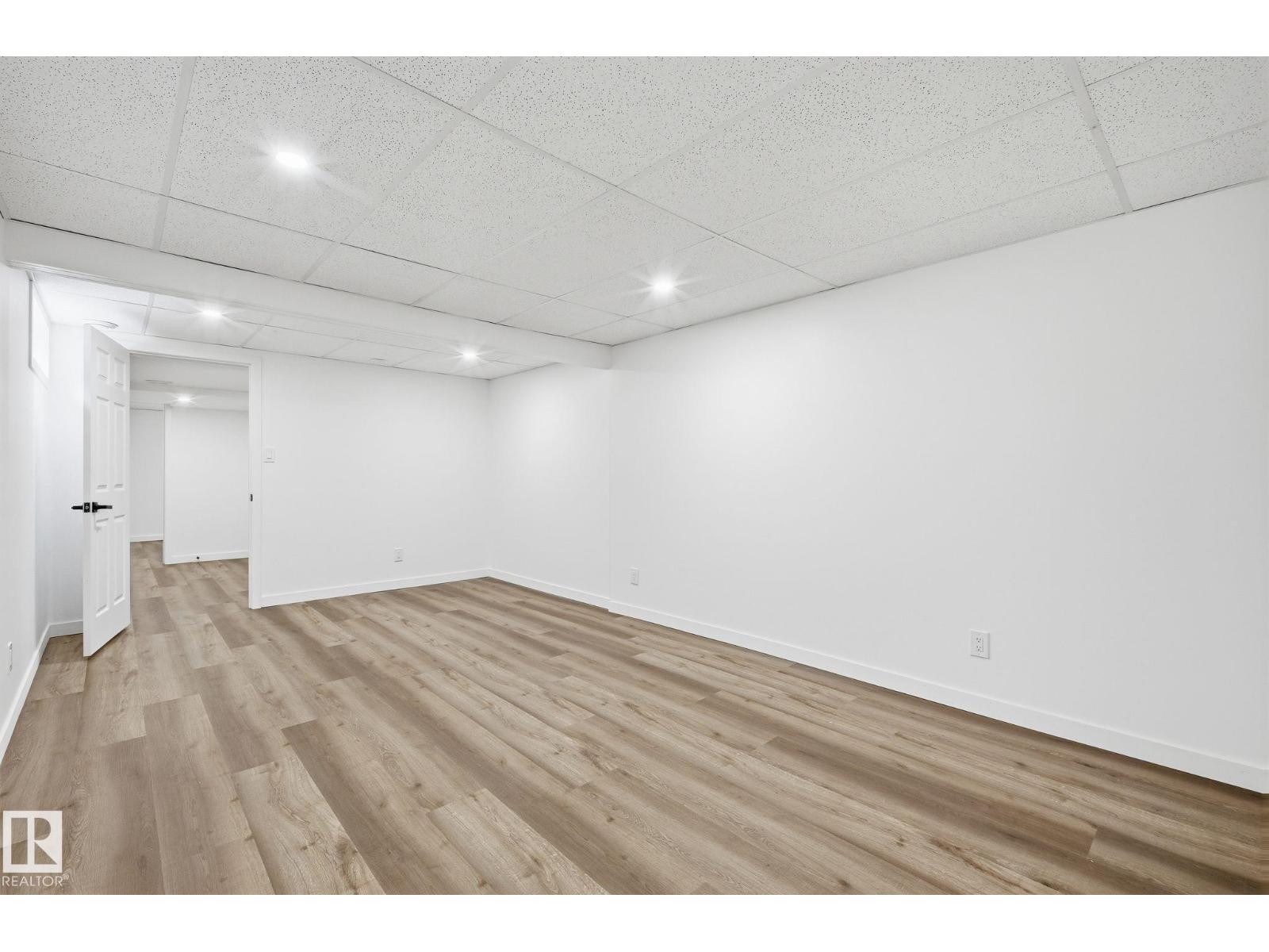 2722 104A ST NW - 39