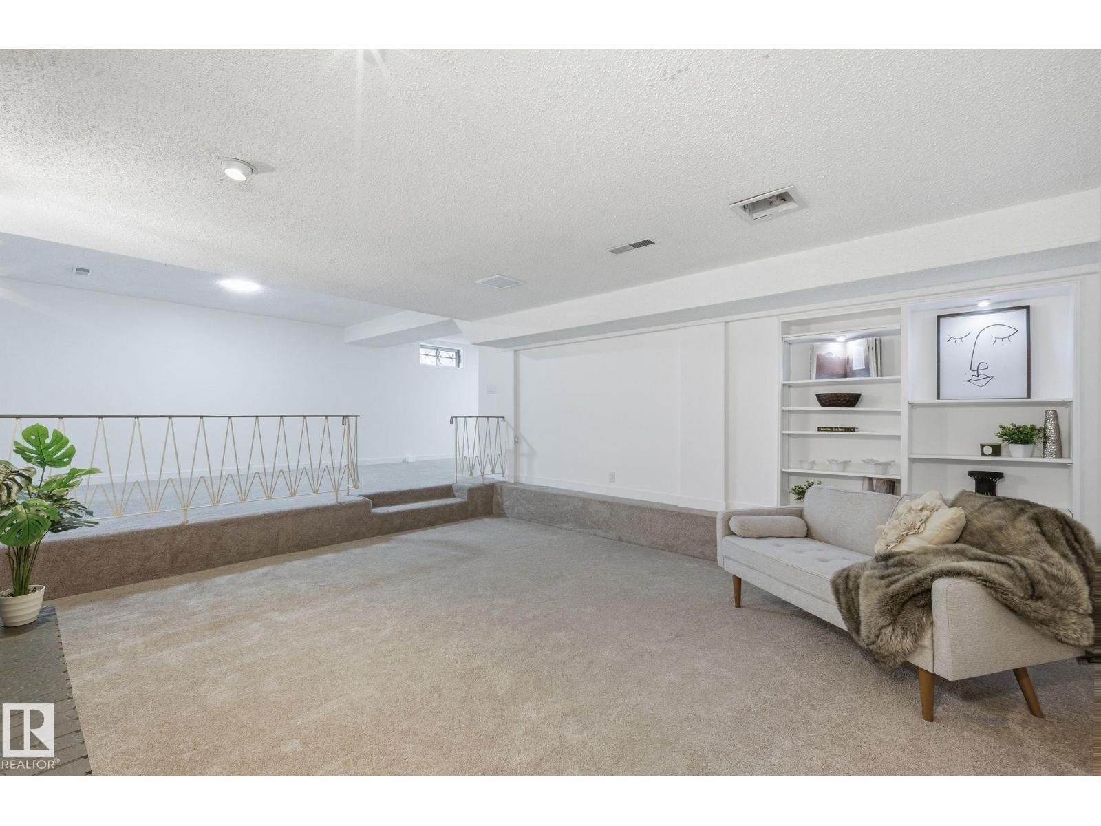 2722 104A ST NW - 34