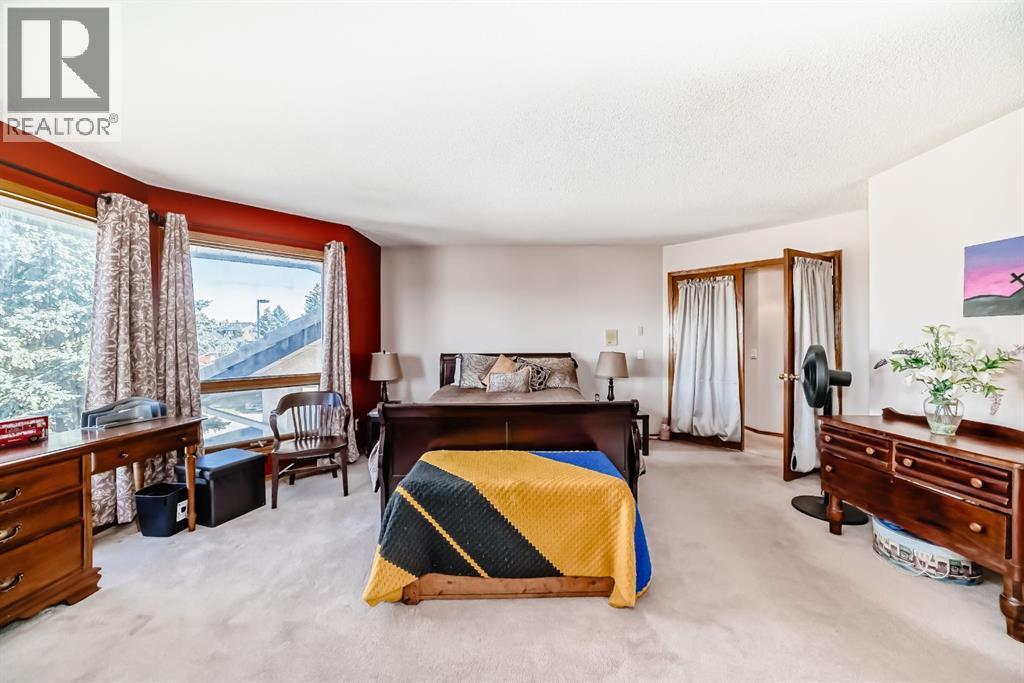 Single Family House for Sale in  Edgeview Road NW Edgemont Calgary 