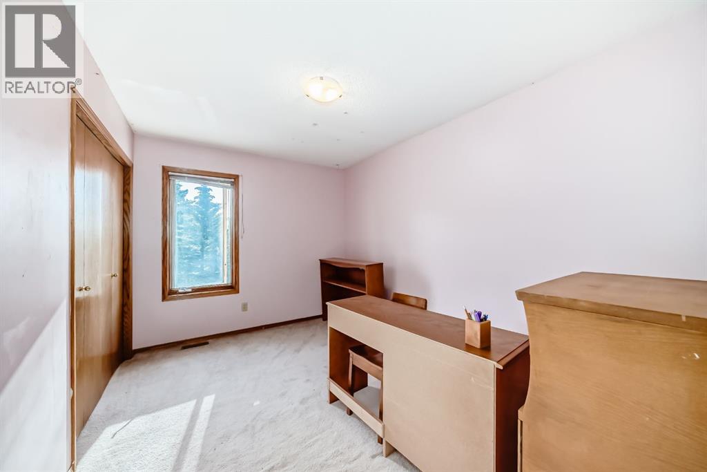 Single Family House for Sale in  Edgeview Road NW Edgemont Calgary 