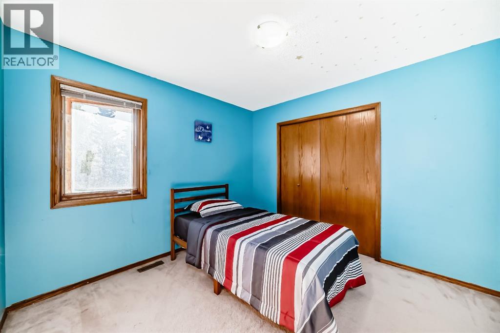 Single Family House for Sale in  Edgeview Road NW Edgemont Calgary 