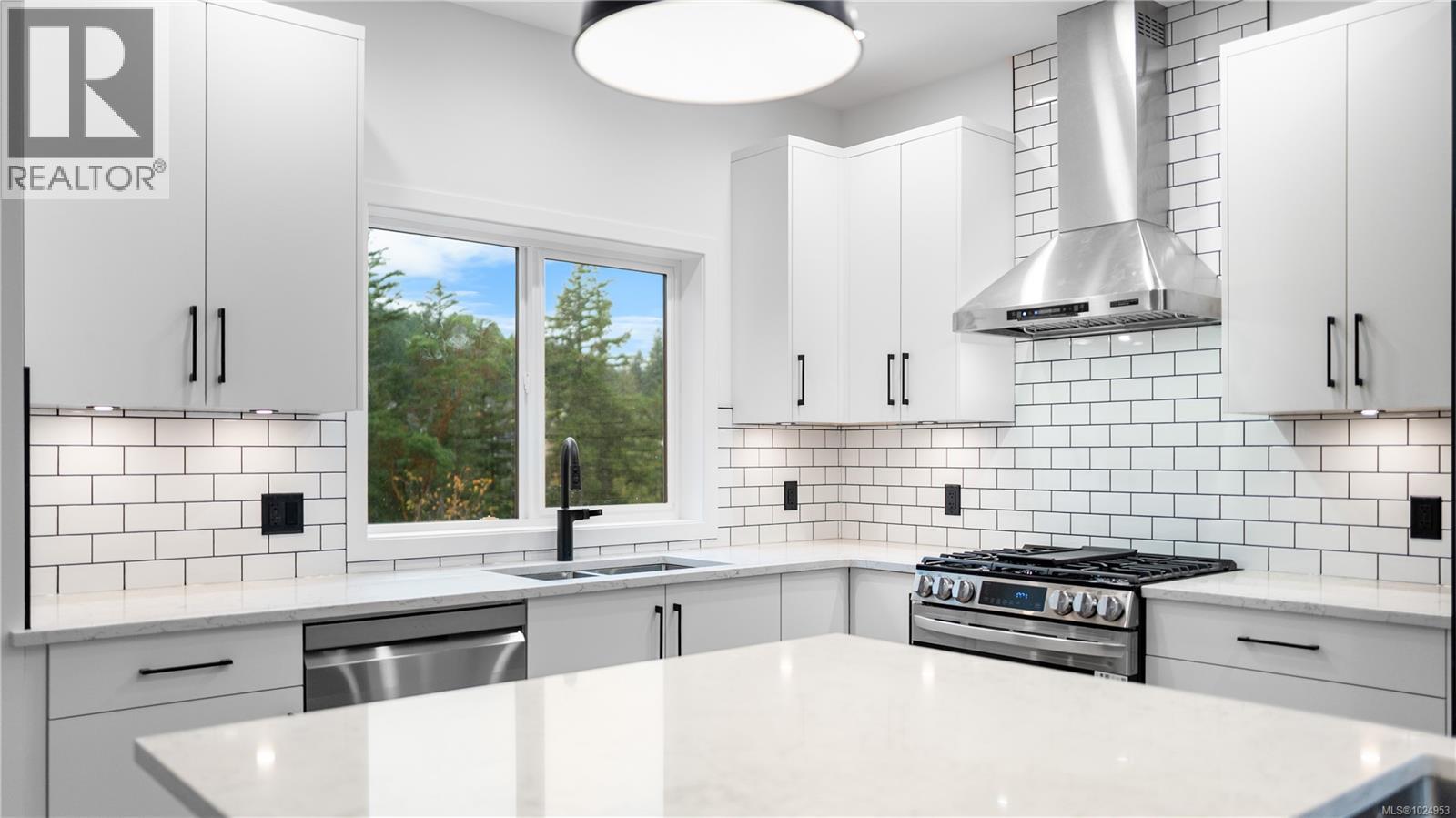  858 Tomack Loop, Langford