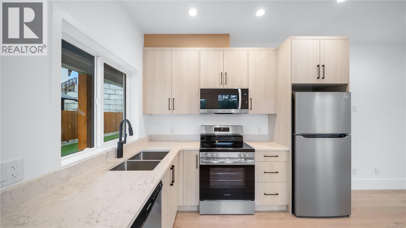  858 Tomack Loop, Langford