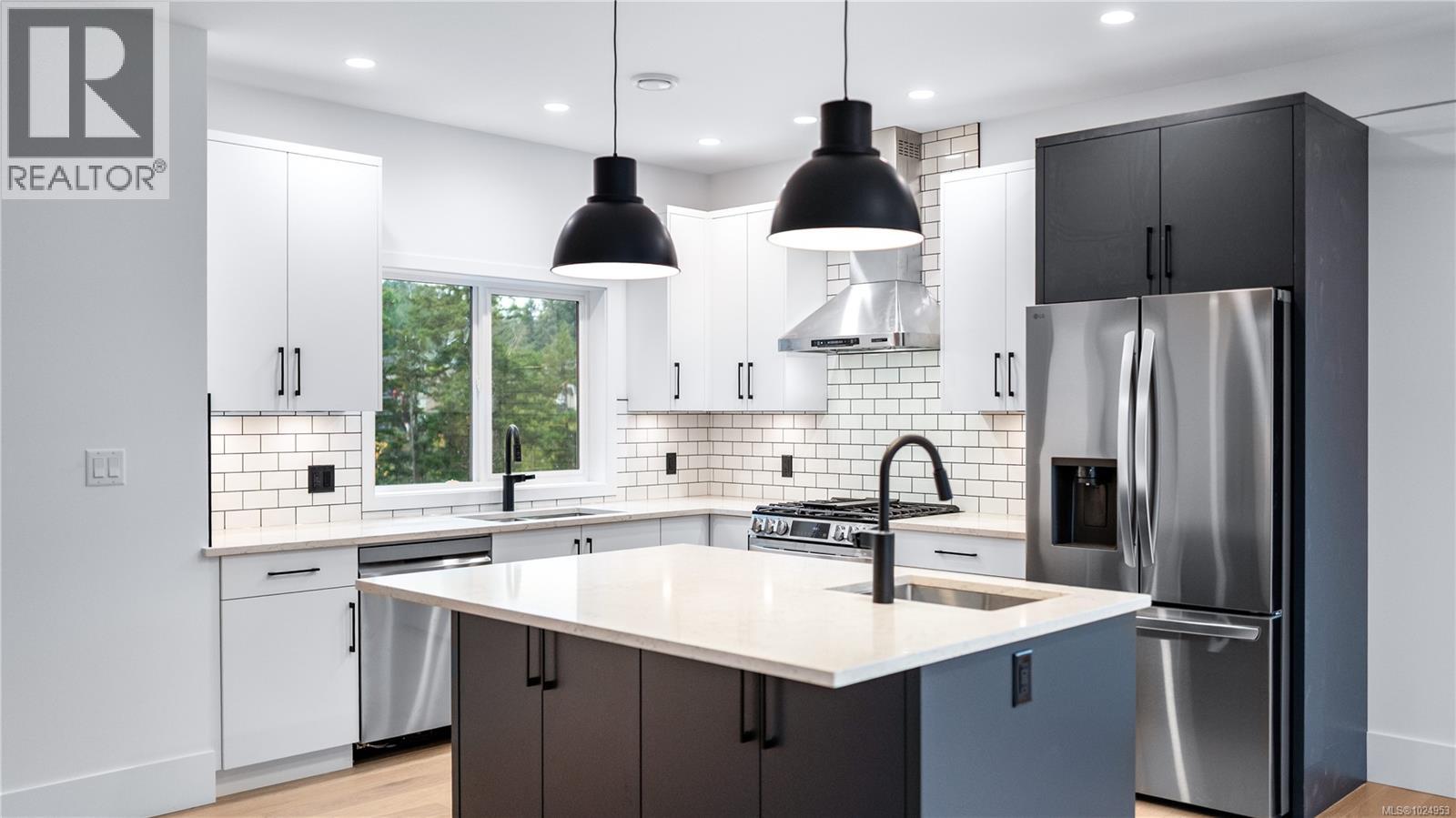  858 Tomack Loop, Langford