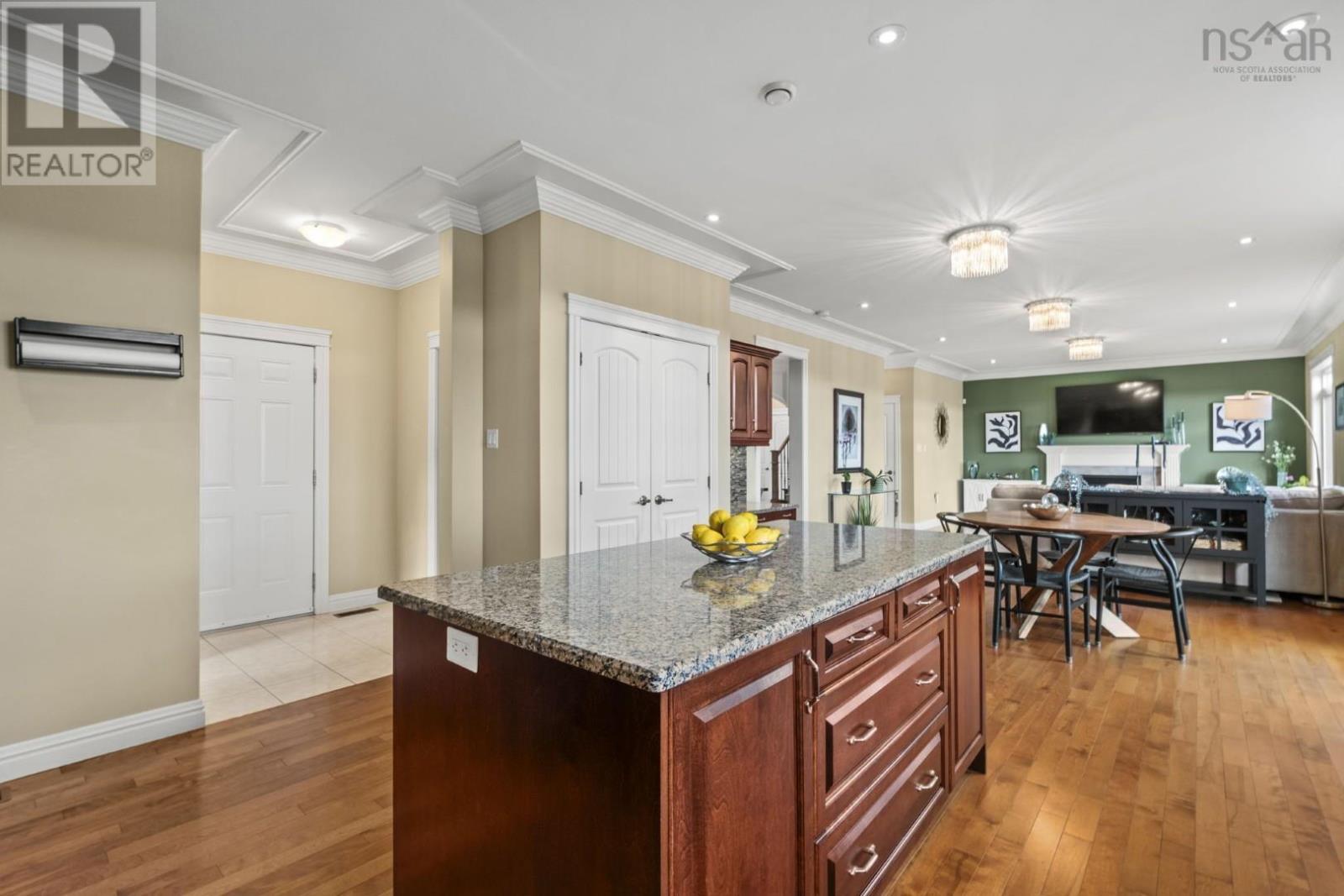 Property 21 of 51 of 172 Voyageur Way