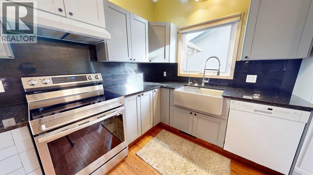 Single Family House 4 Level for Sale in  Buttercup Court SE Connaught Medicine Hat 