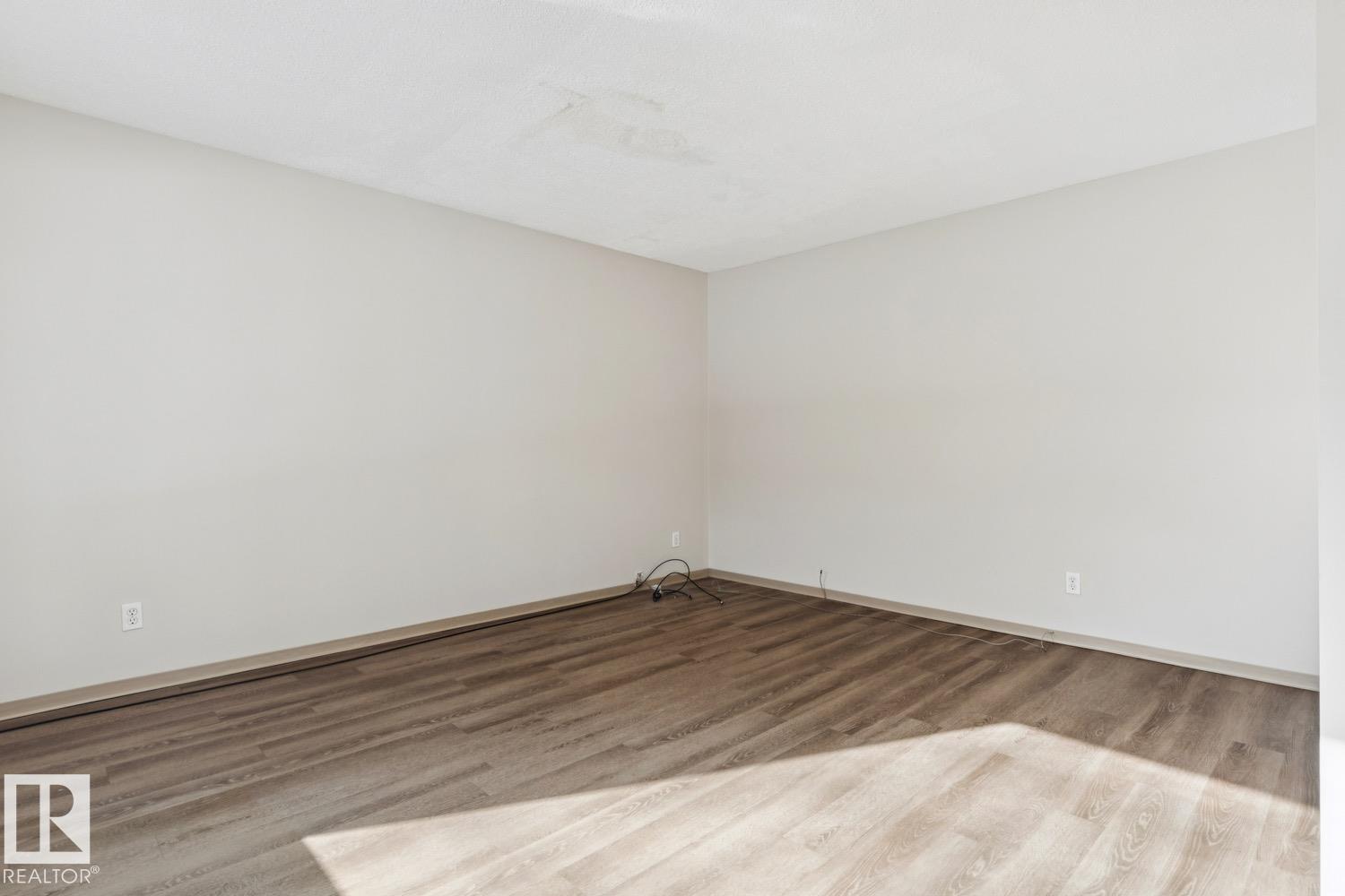 #14204 14206 14208 14210 103 AV NW, Edmonton