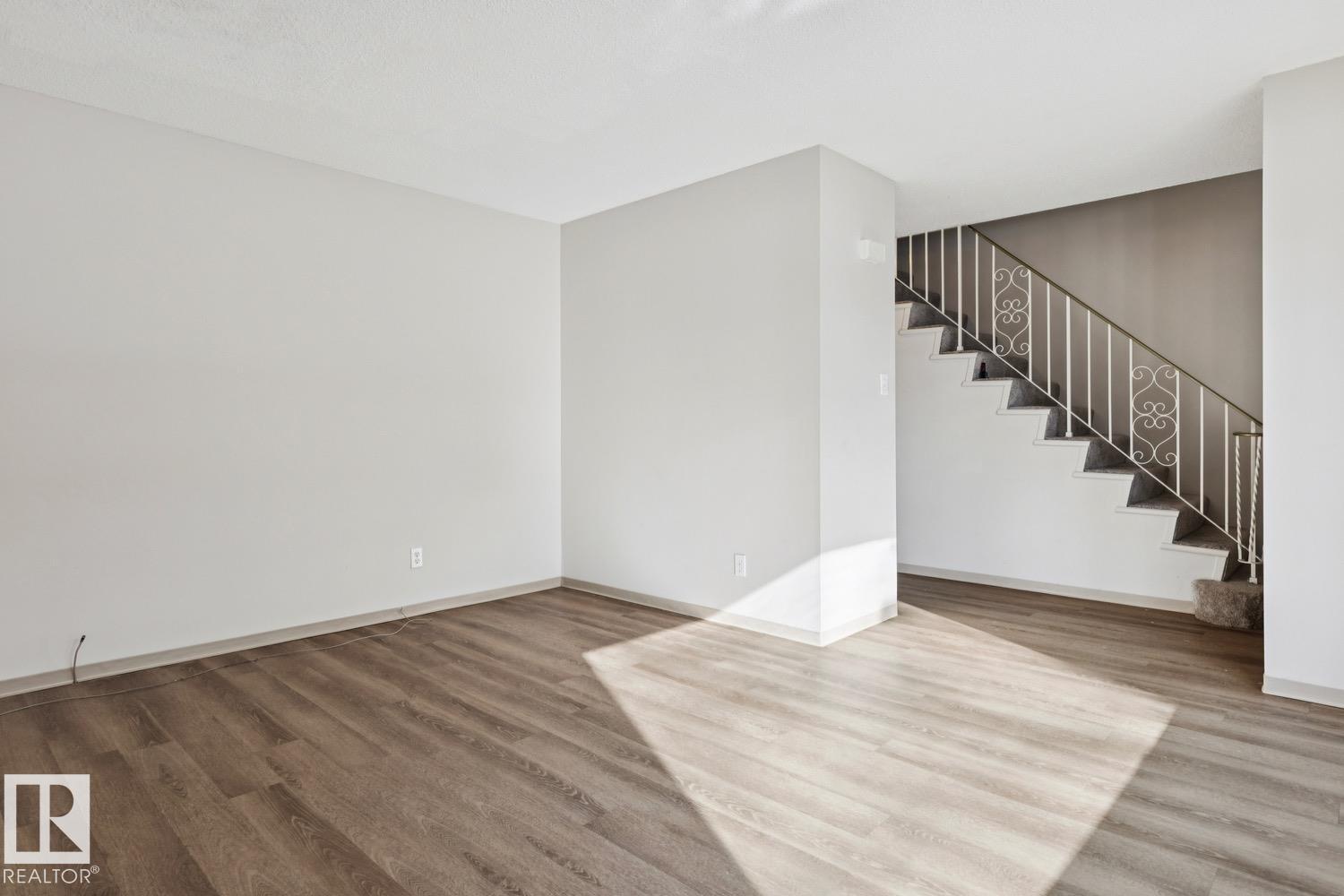 #14204 14206 14208 14210 103 AV NW, Edmonton