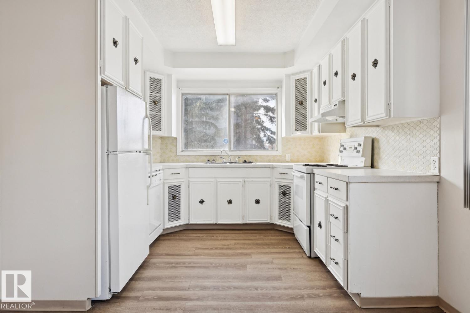 #14204 14206 14208 14210 103 AV NW, Edmonton