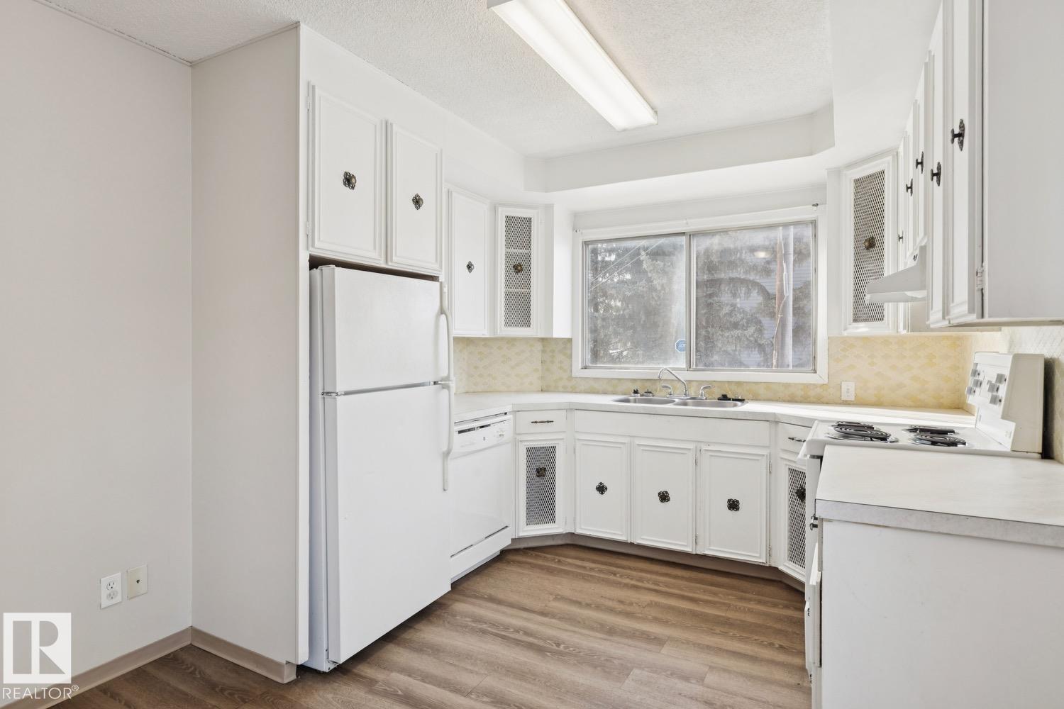 #14204 14206 14208 14210 103 AV NW, Edmonton