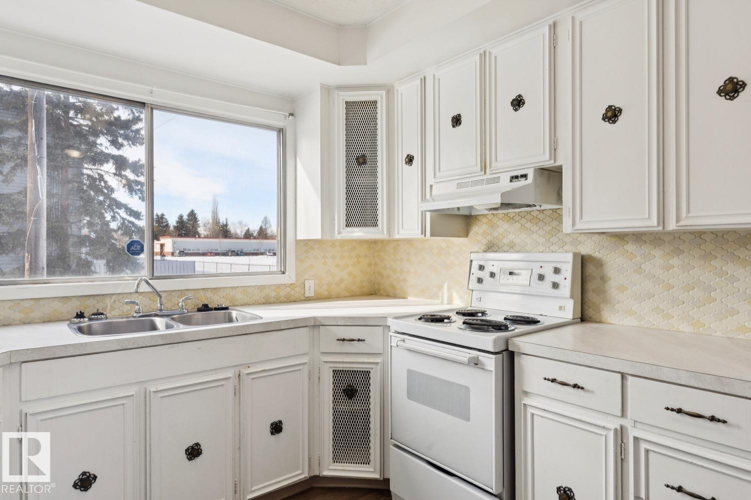 #14204 14206 14208 14210 103 AV NW, Edmonton