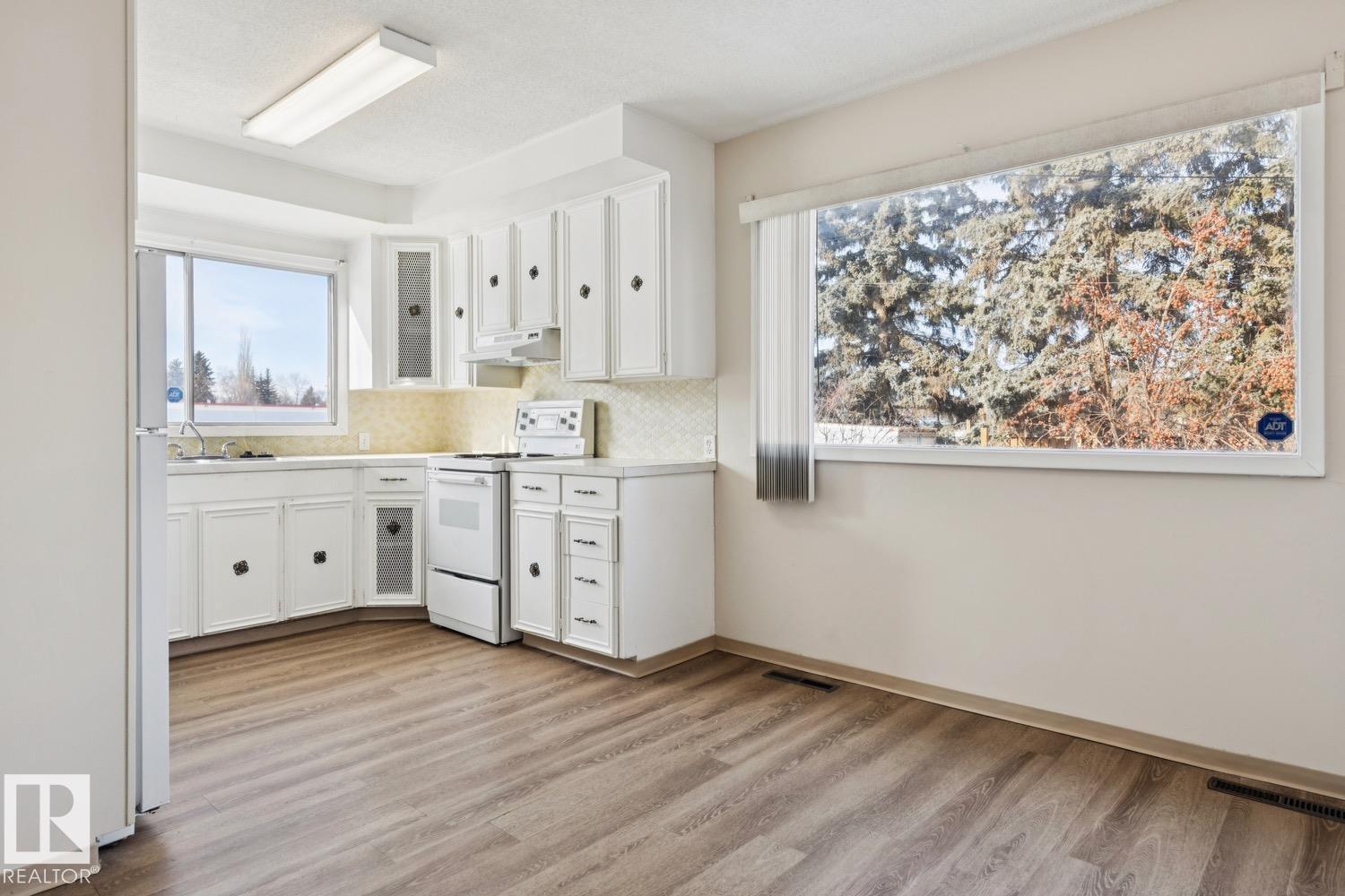 #14204 14206 14208 14210 103 AV NW, Edmonton