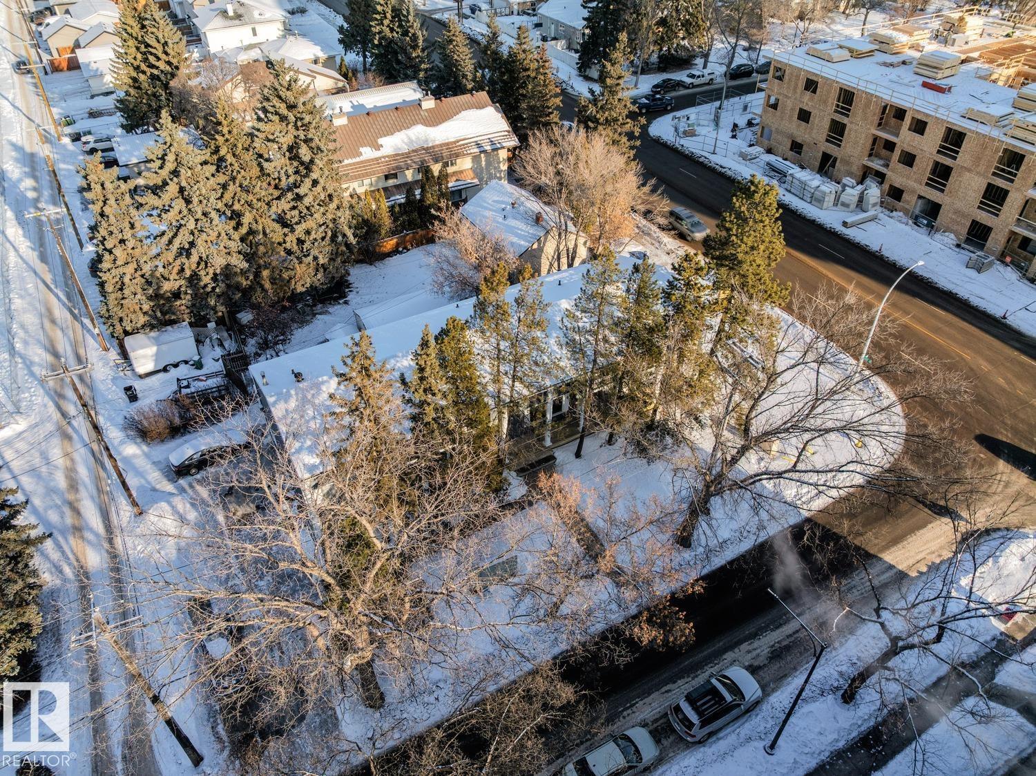 #14204 14206 14208 14210 103 AV NW, Edmonton