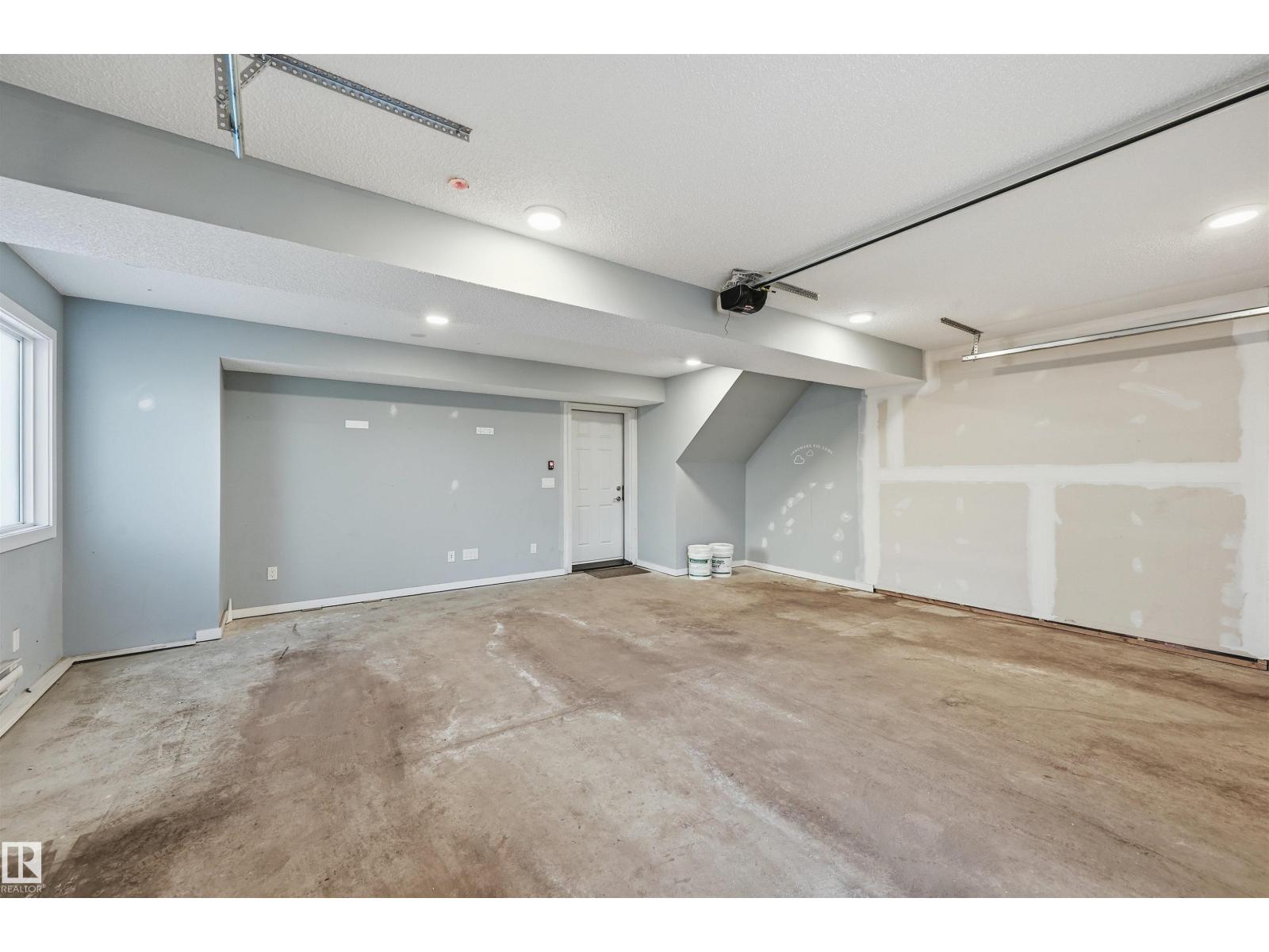 
          10 804 WELSH Drive SW
            <br/>
            <span>Edmonton</span>
            , 
            <span>AB</span>
             <span>T6X1Y8</span>
         - Photo 5