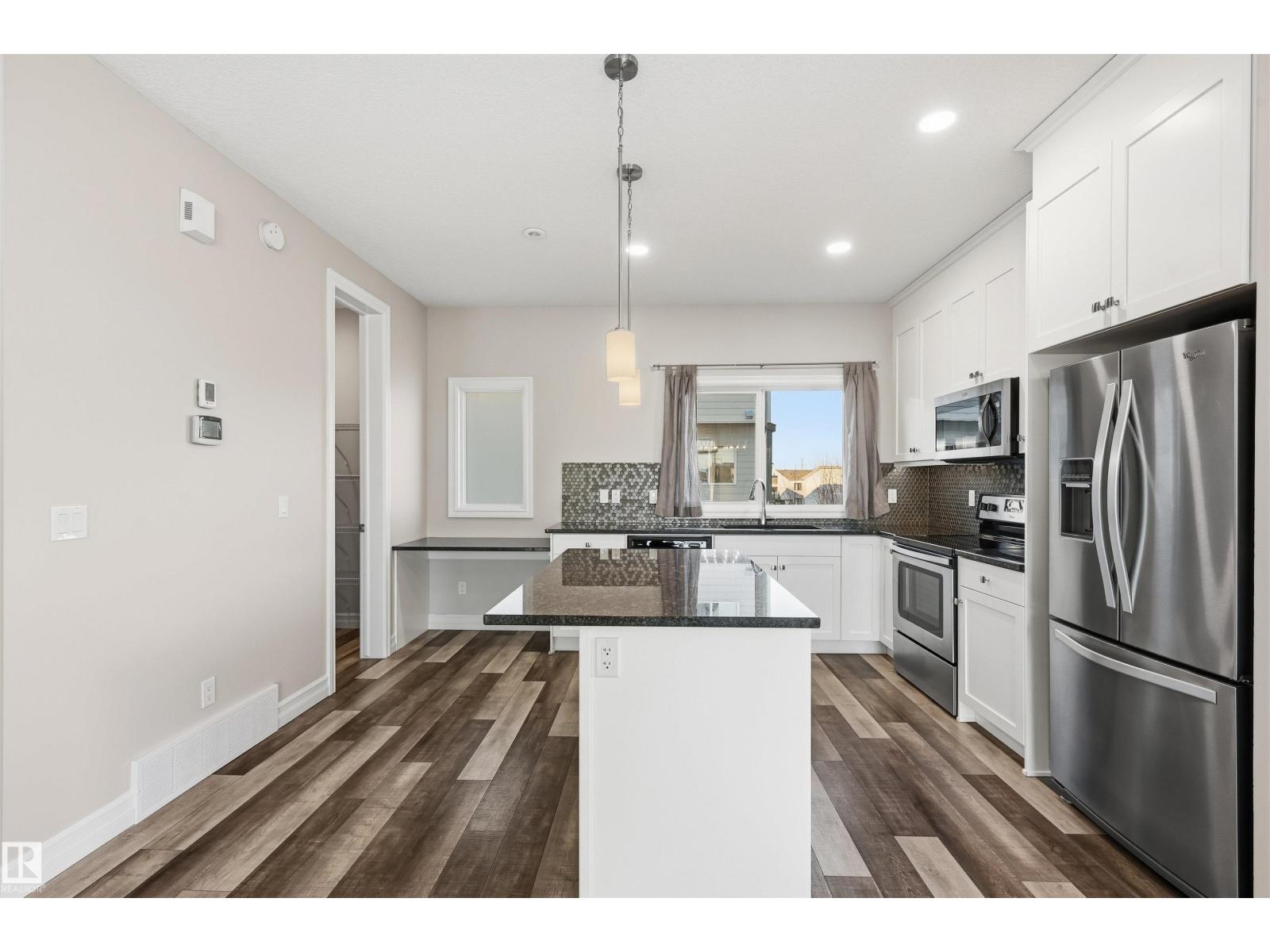 
          10 804 WELSH Drive SW
            <br/>
            <span>Edmonton</span>
            , 
            <span>AB</span>
             <span>T6X1Y8</span>
         - Photo 14