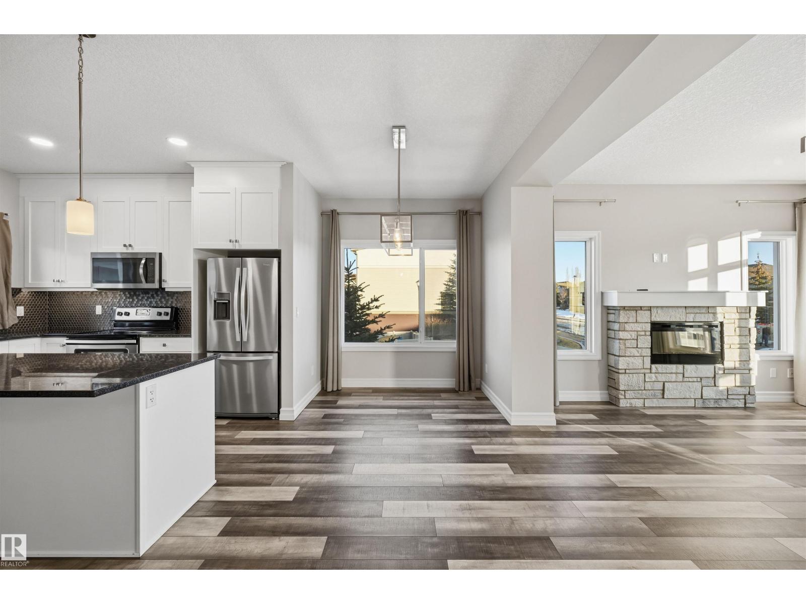 
          10 804 WELSH Drive SW
            <br/>
            <span>Edmonton</span>
            , 
            <span>AB</span>
             <span>T6X1Y8</span>
        