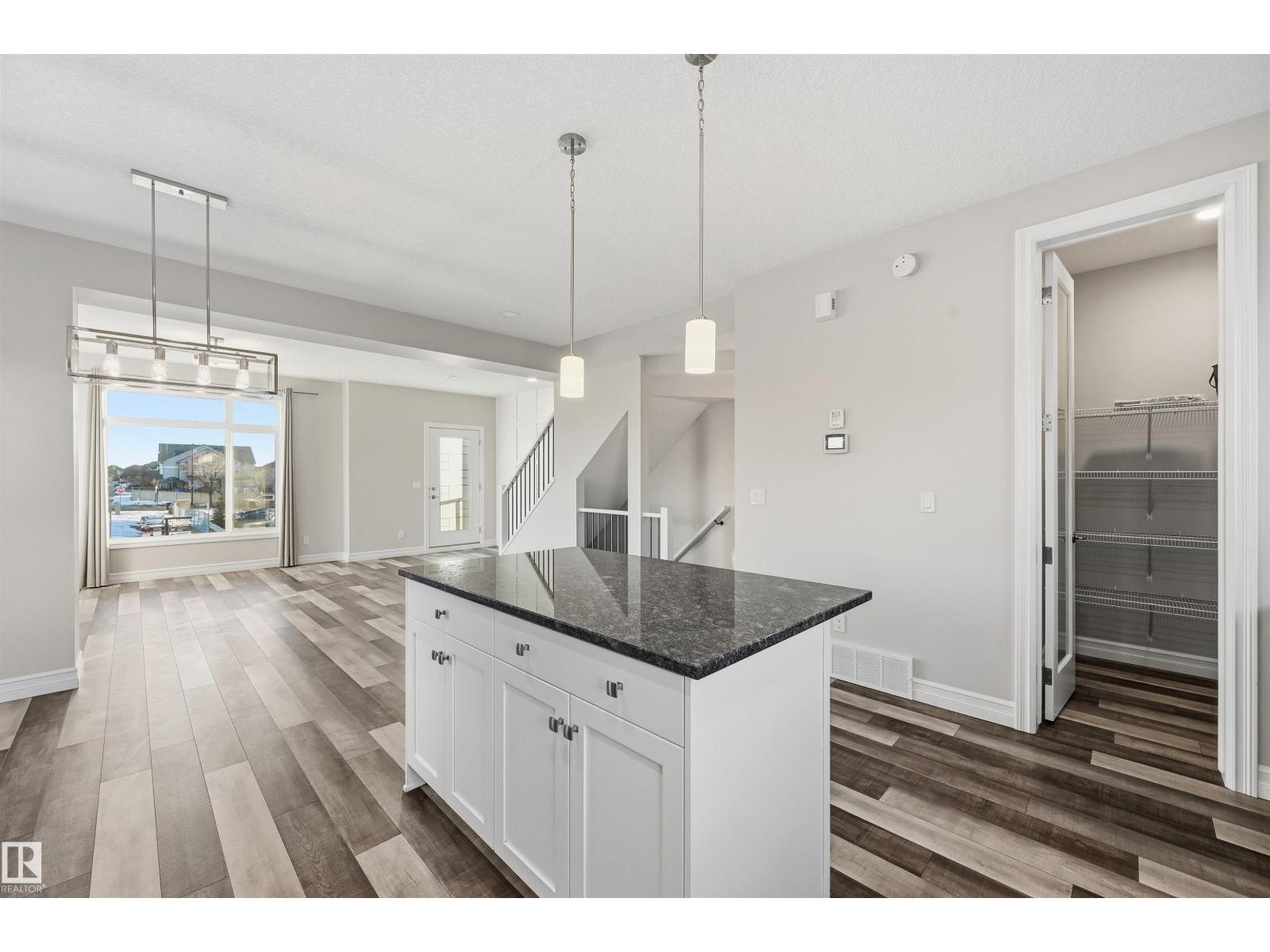 
          10 804 WELSH Drive SW
            <br/>
            <span>Edmonton</span>
            , 
            <span>AB</span>
             <span>T6X1Y8</span>
        