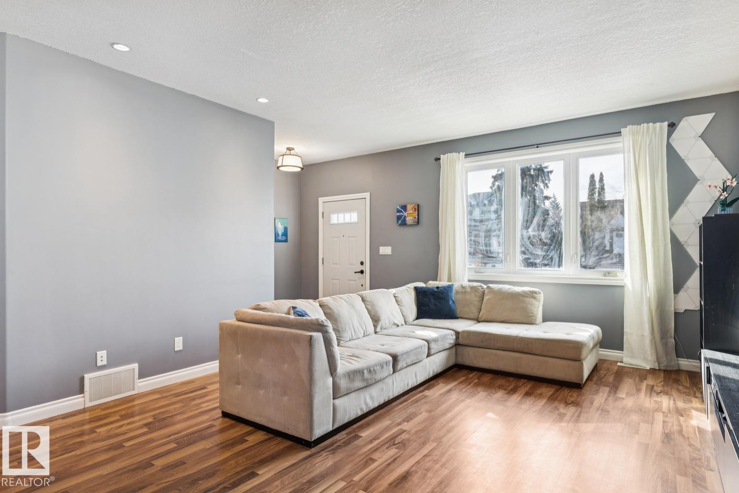 11118 72 AV NW - 4