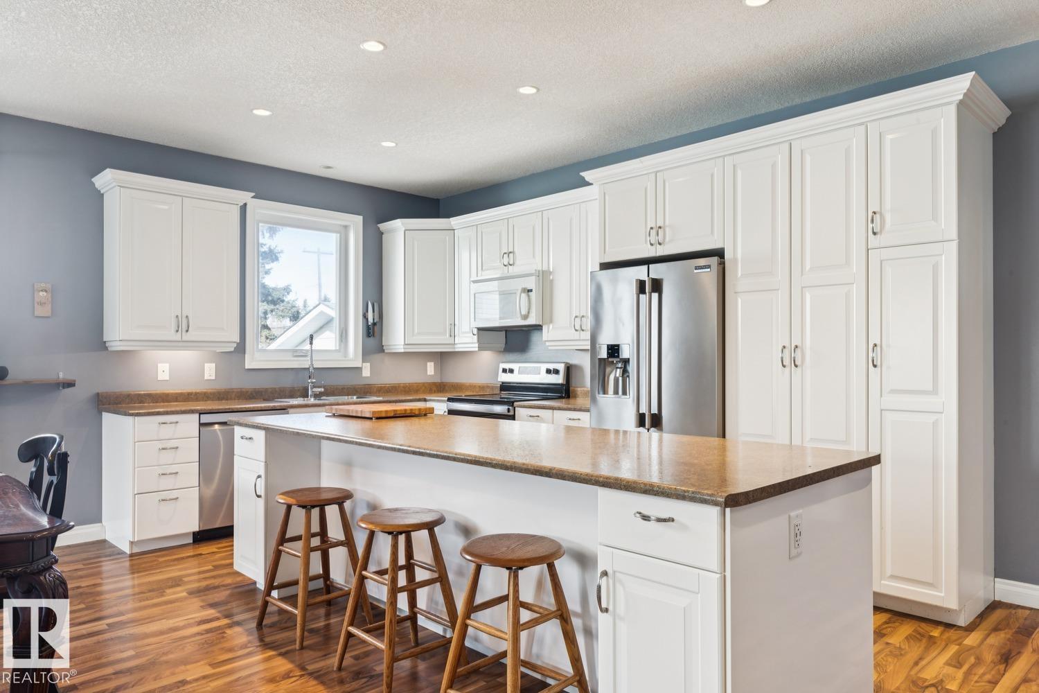 11118 72 AV NW - 9