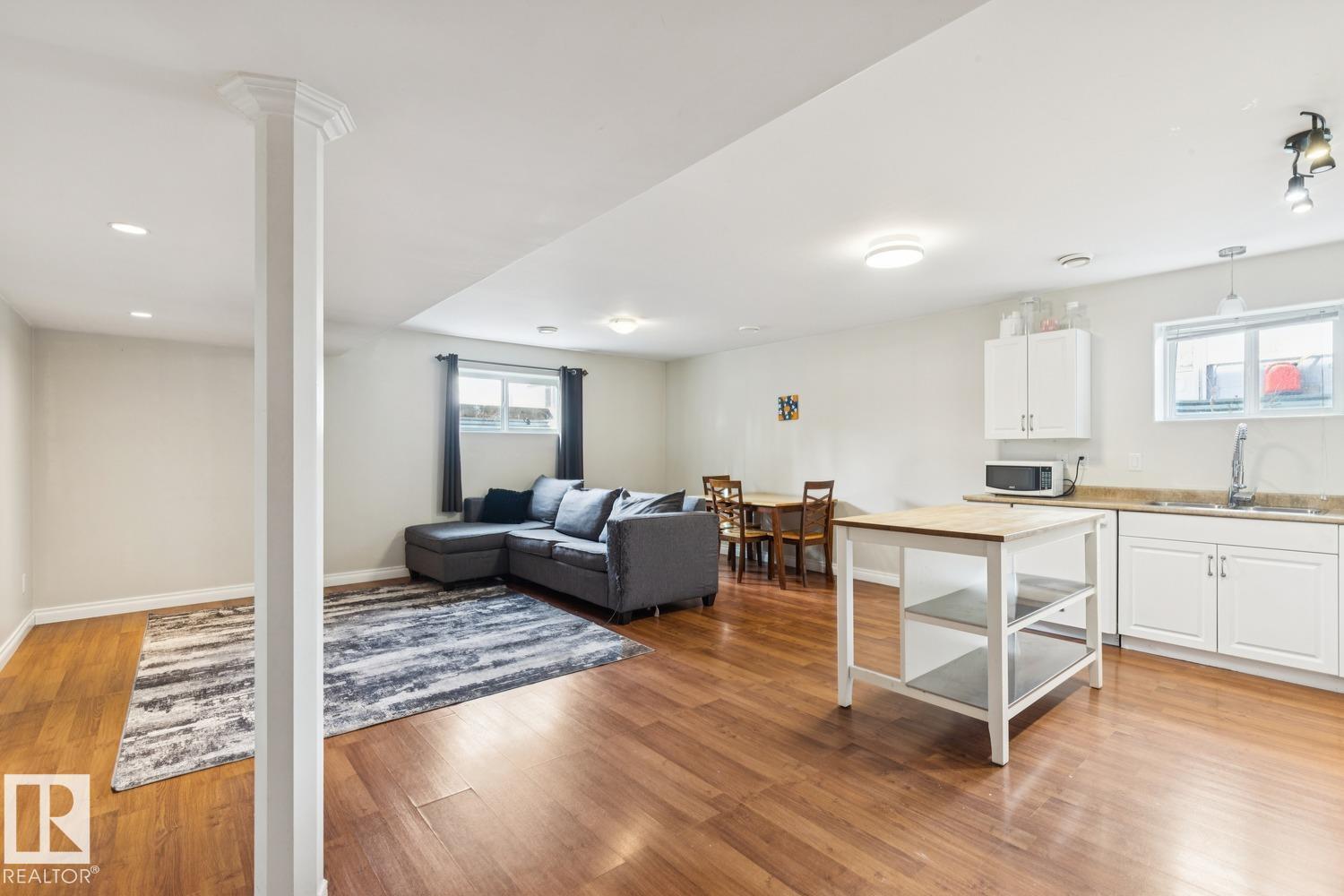 11118 72 AV NW - 25