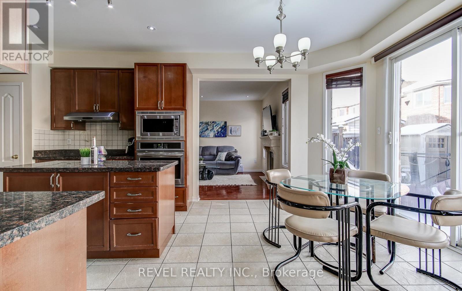 5 TREEGROVE CRESCENT - 12