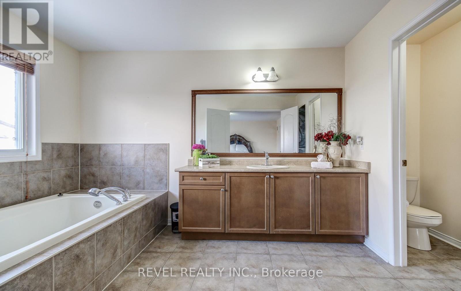 5 TREEGROVE CRESCENT - 26