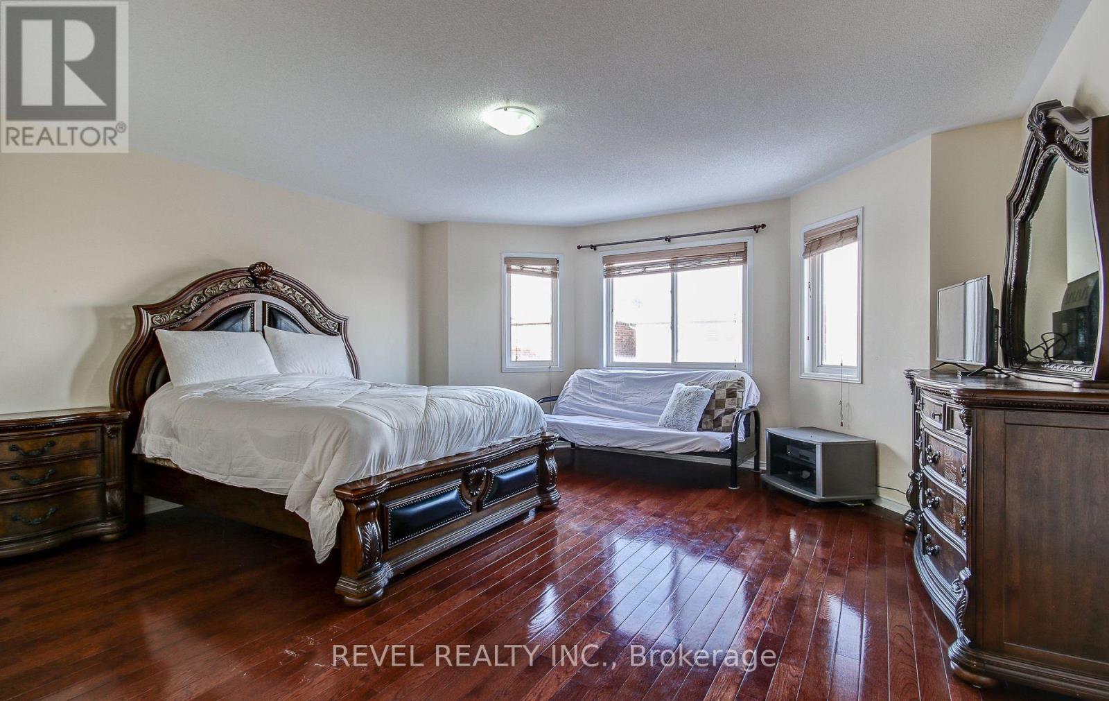 5 TREEGROVE CRESCENT - 23