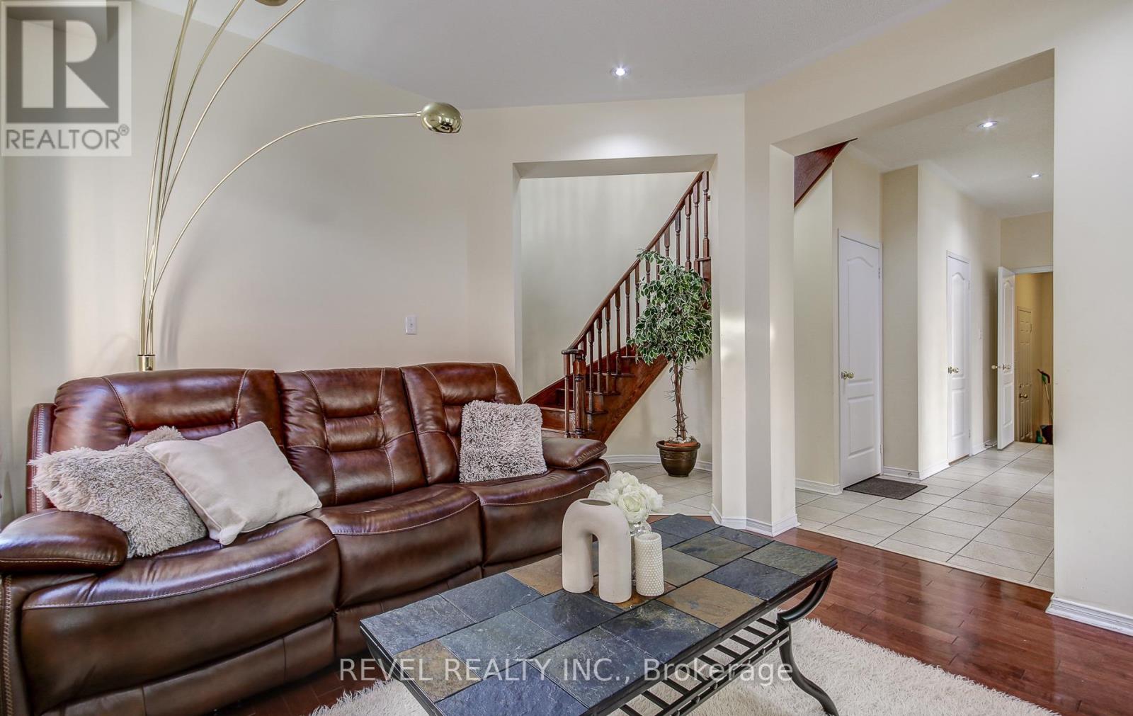 5 TREEGROVE CRESCENT - 7