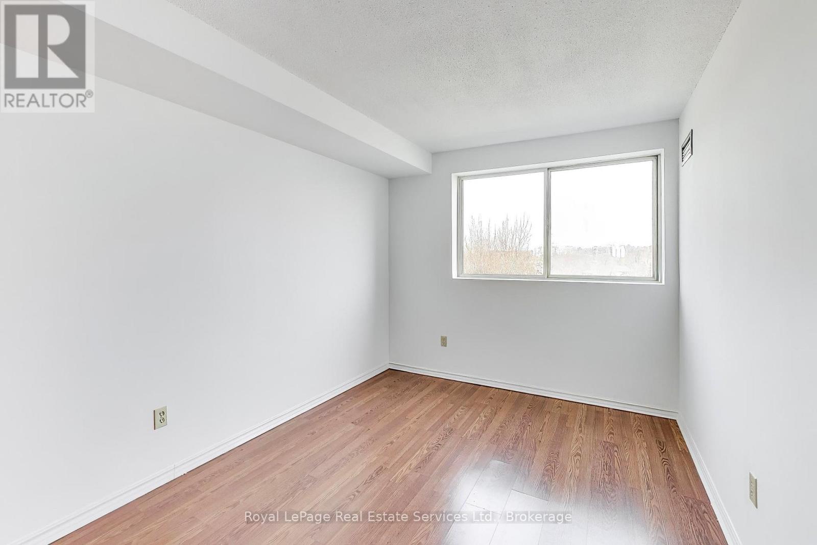 #611 5 WELDRICK ROAD W - 16